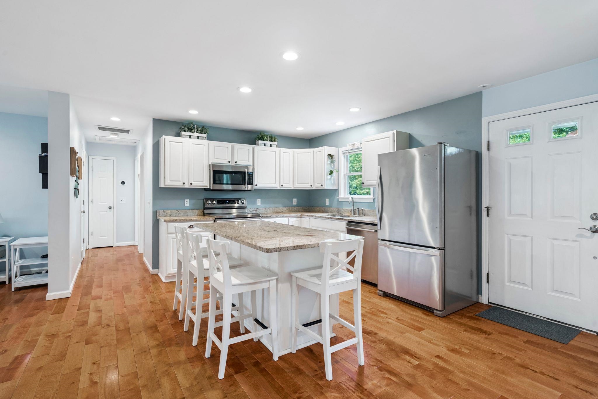 Walpole, New Hampshire 03608, United States, 3 Bedrooms Bedrooms, ,2 BathroomsBathrooms,Residential,Pending,189313