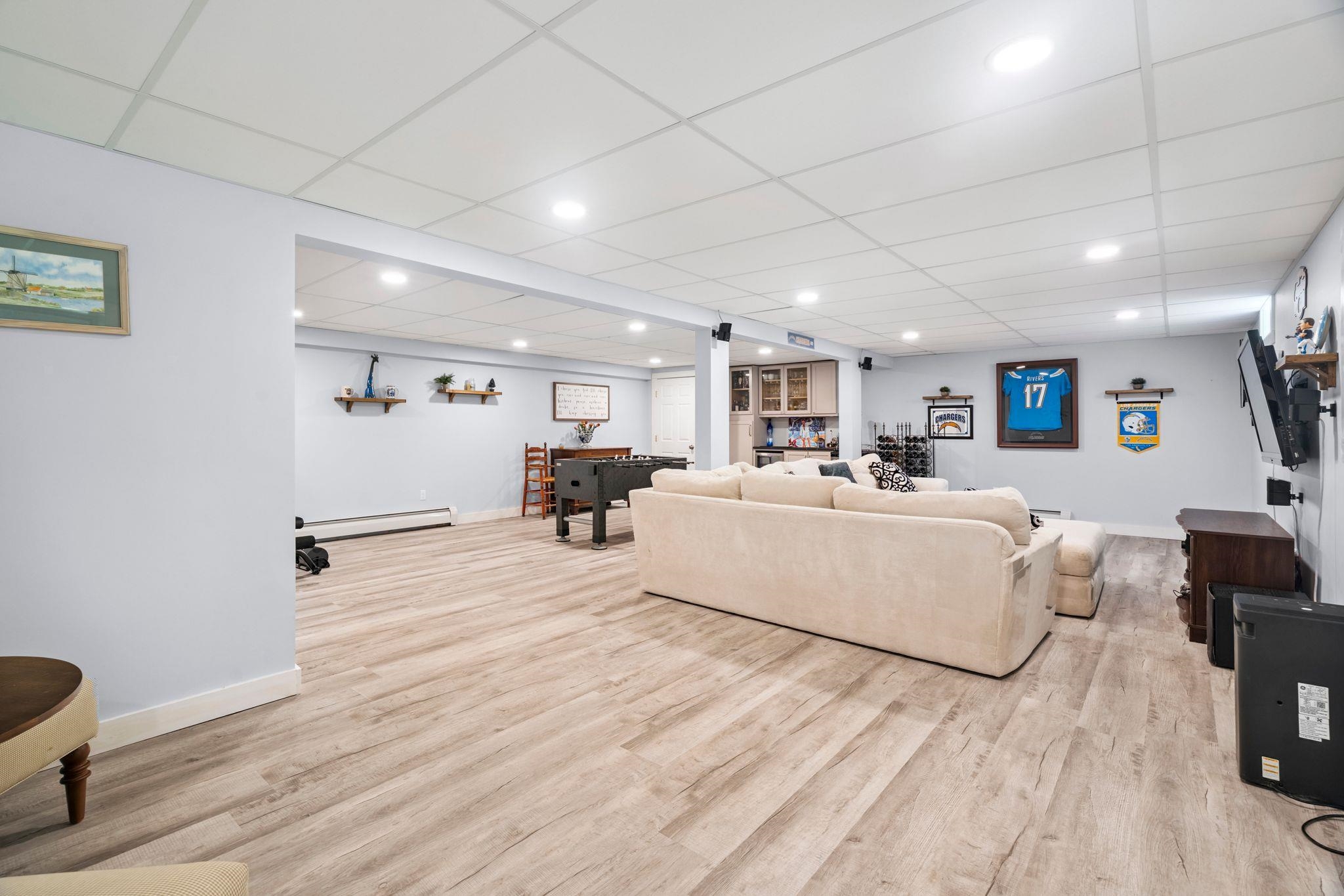 Walpole, New Hampshire 03608, United States, 3 Bedrooms Bedrooms, ,2 BathroomsBathrooms,Residential,Pending,189313