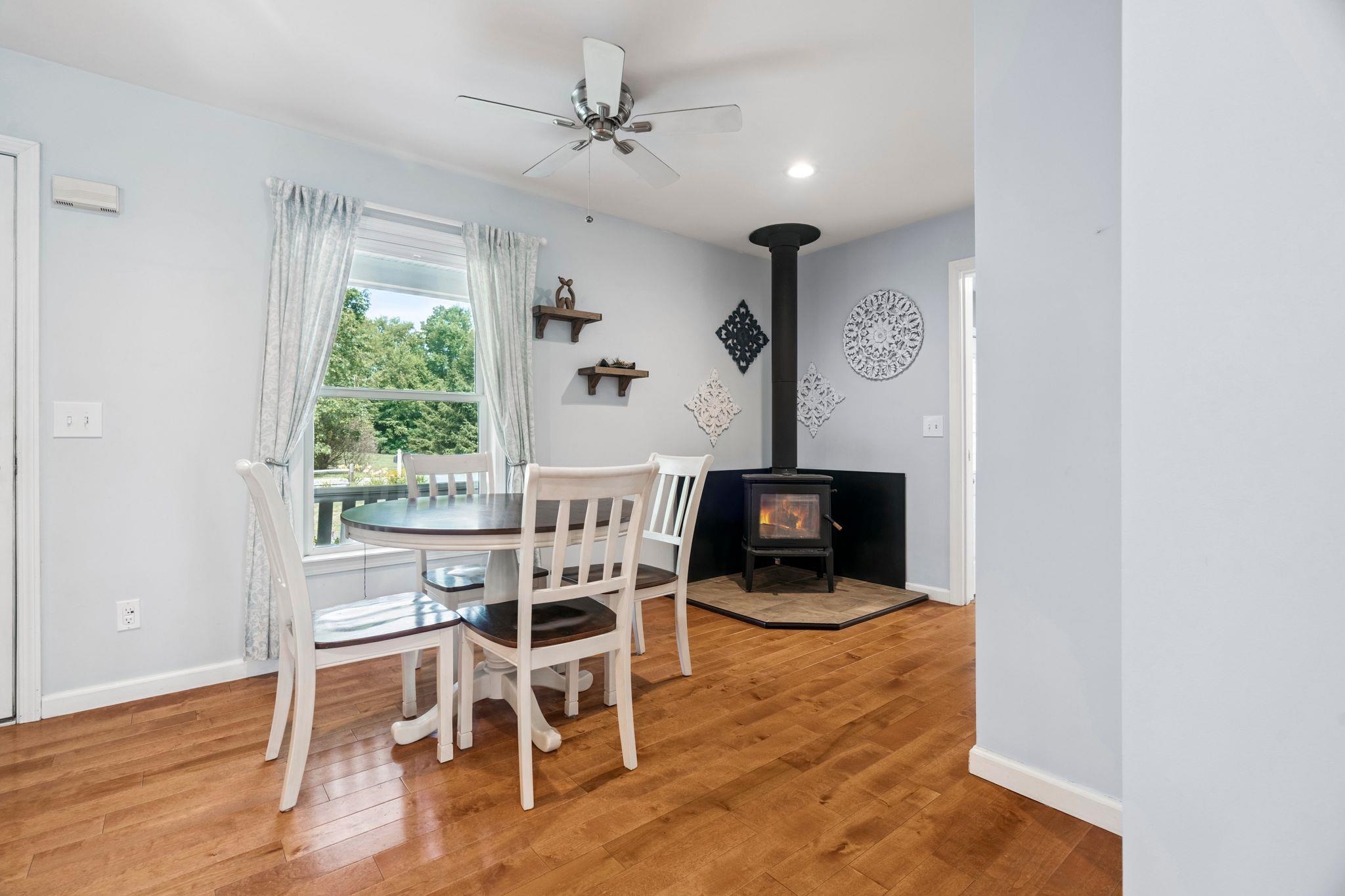 Walpole, New Hampshire 03608, United States, 3 Bedrooms Bedrooms, ,2 BathroomsBathrooms,Residential,Pending,189313