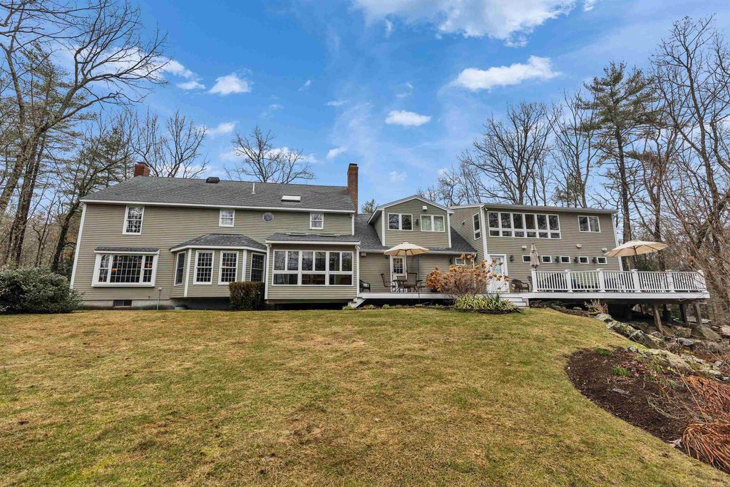 Photo of 7 village woods Drive, Amherst, NH 03031 (MLS # 5082168)