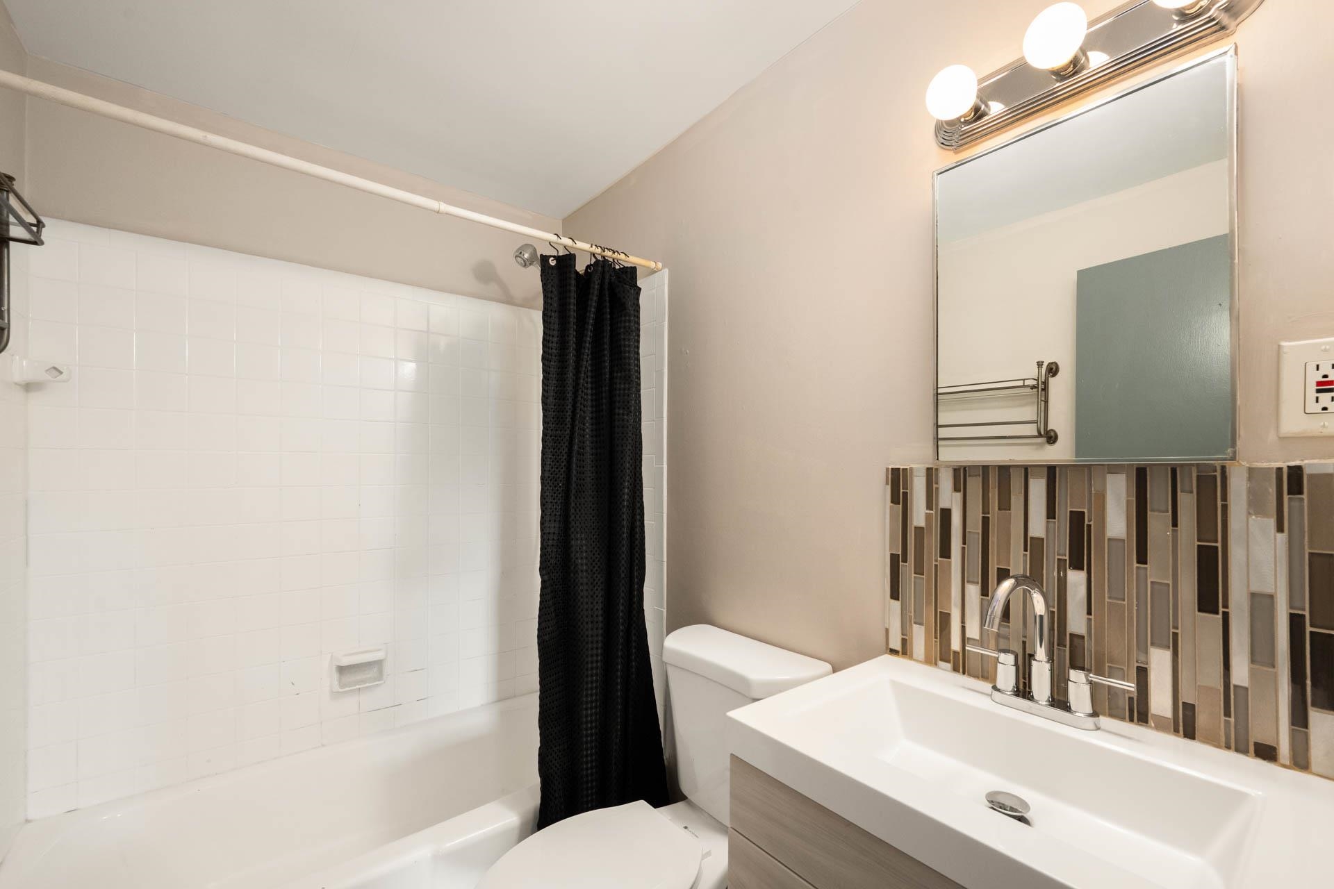 Derry, New Hampshire 03038, United States, 2 Bedrooms Bedrooms, ,1 BathroomBathrooms,Residential,Active,199823