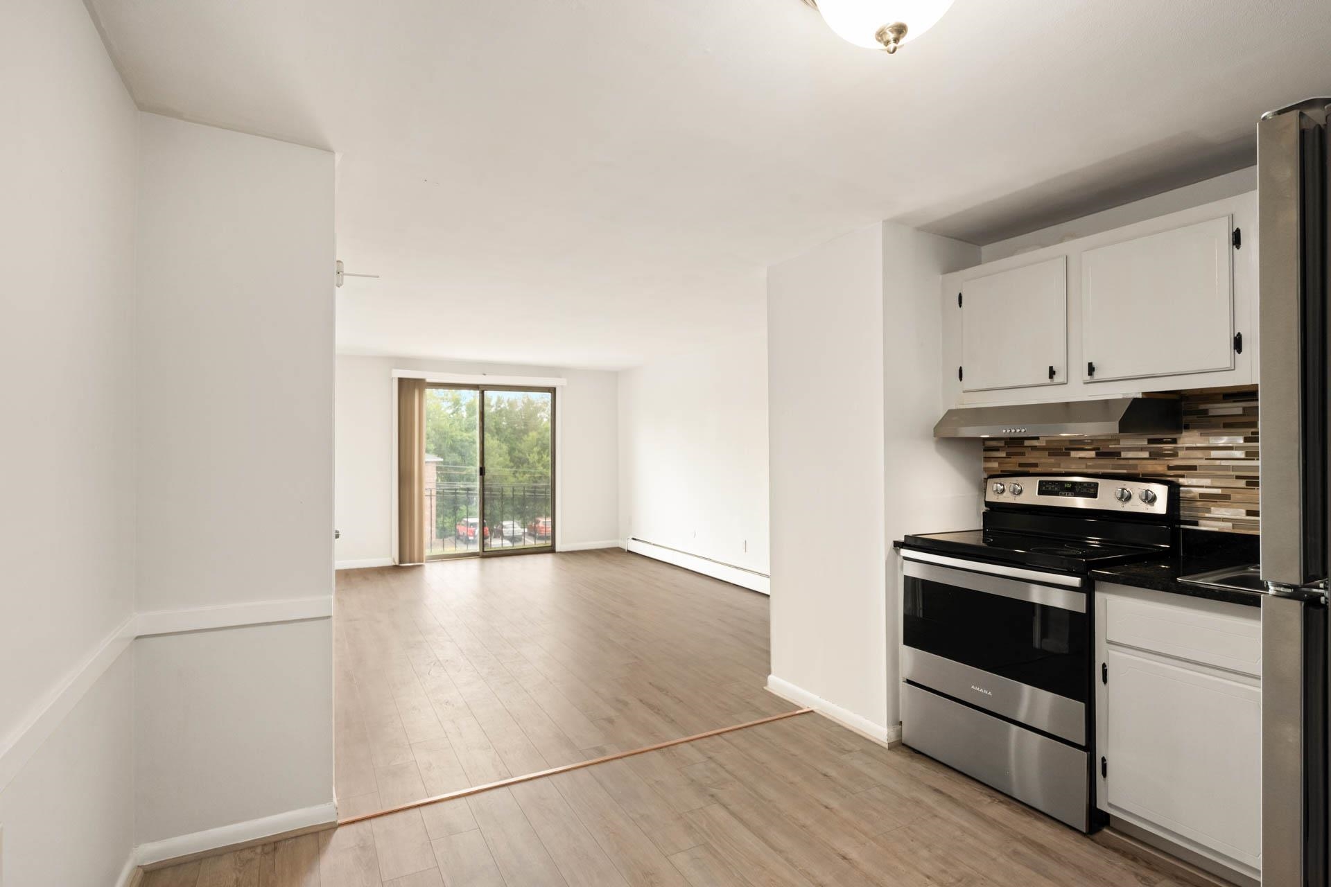 Derry, New Hampshire 03038, United States, 2 Bedrooms Bedrooms, ,1 BathroomBathrooms,Residential,Active,199823