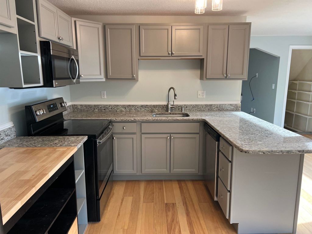Photo of 81 Sentry Way, Merrimack, NH 03054 (MLS # 5079500)