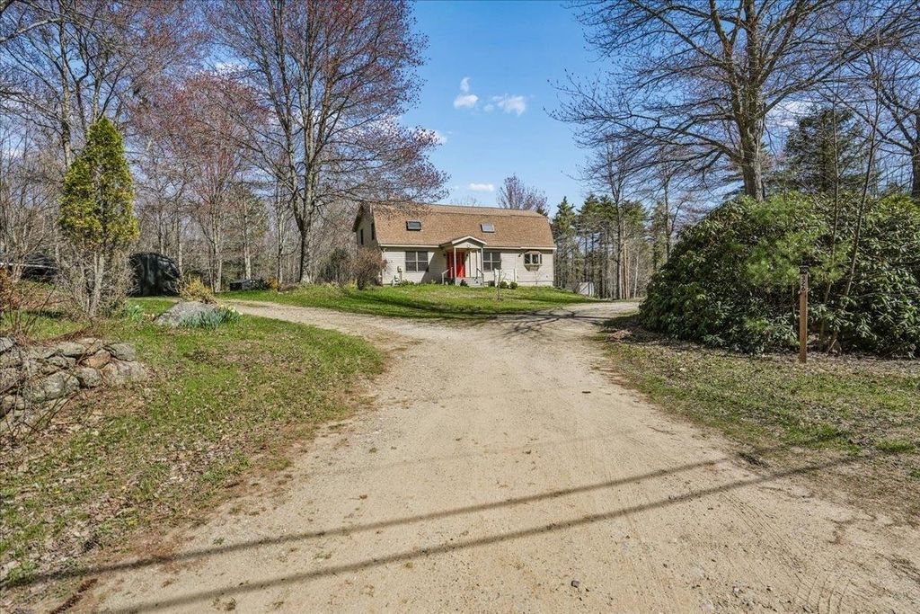 Photo of 326 Lockes Hill Road, Epsom, NH 03234 (MLS # 5086311)