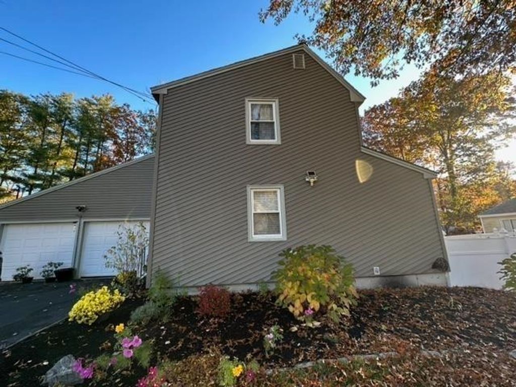 Photo of 7 Bradford Street, Nashua, NH 03063 (MLS # 5075416)