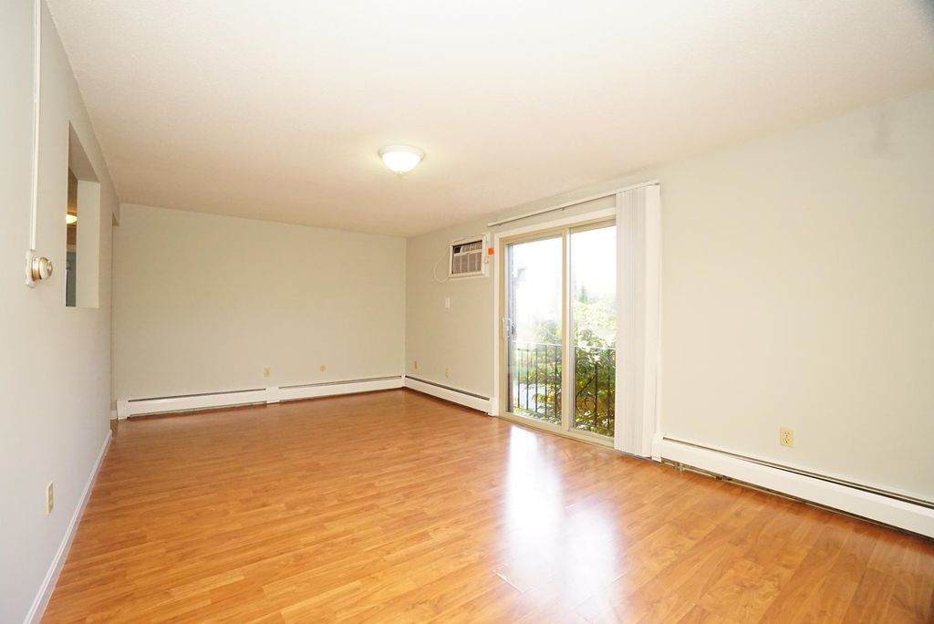 Photo of 109 English Village Road #201, Manchester, NH 03102 (MLS # 5065183)