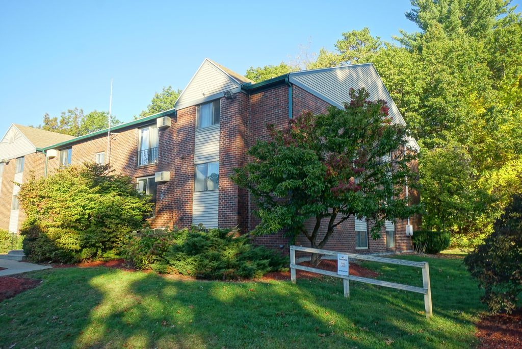 Photo of 109 English Village Road #201, Manchester, NH 03102 (MLS # 5065183)