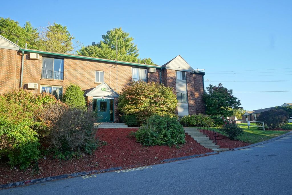 Photo of 109 English Village Road #201, Manchester, NH 03102 (MLS # 5065183)