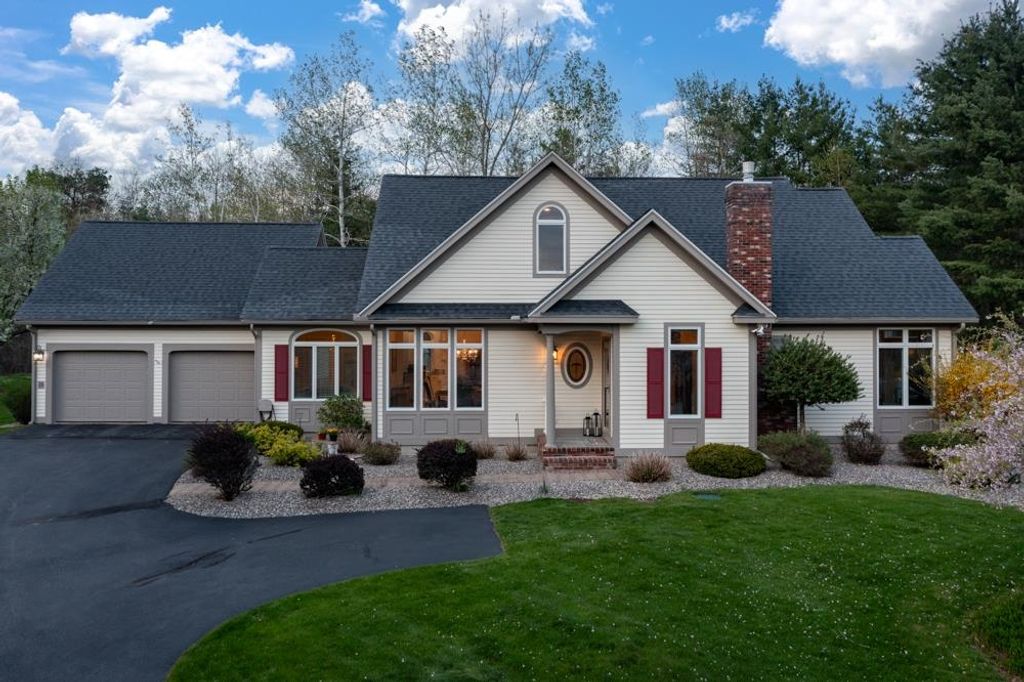 Photo of 16 Hawkins Pond Lane, Salem, NH 03079 (MLS # 5087492)