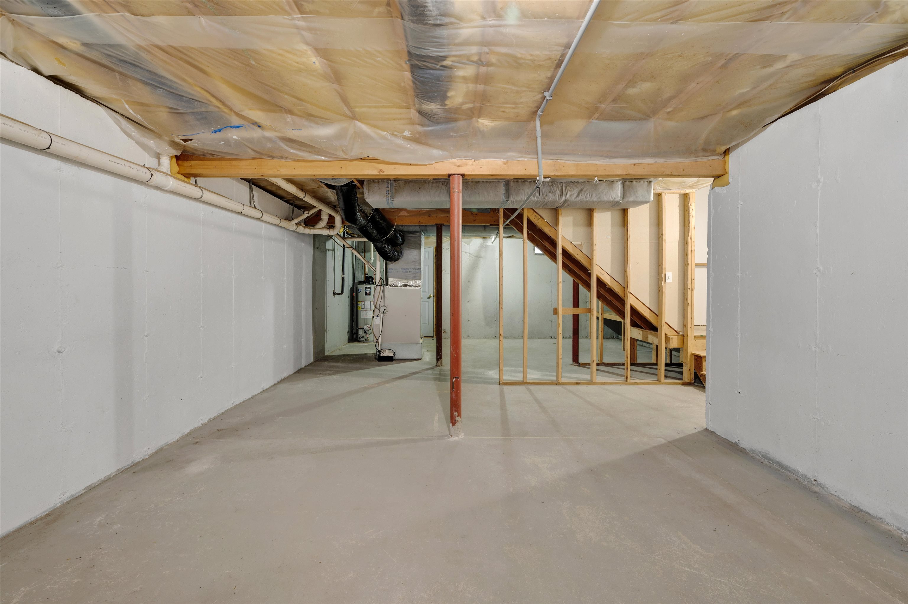 Fremont, New Hampshire 03044, United States, 9 Bedrooms Bedrooms, ,6 BathroomsBathrooms,Residential,Pending,128203