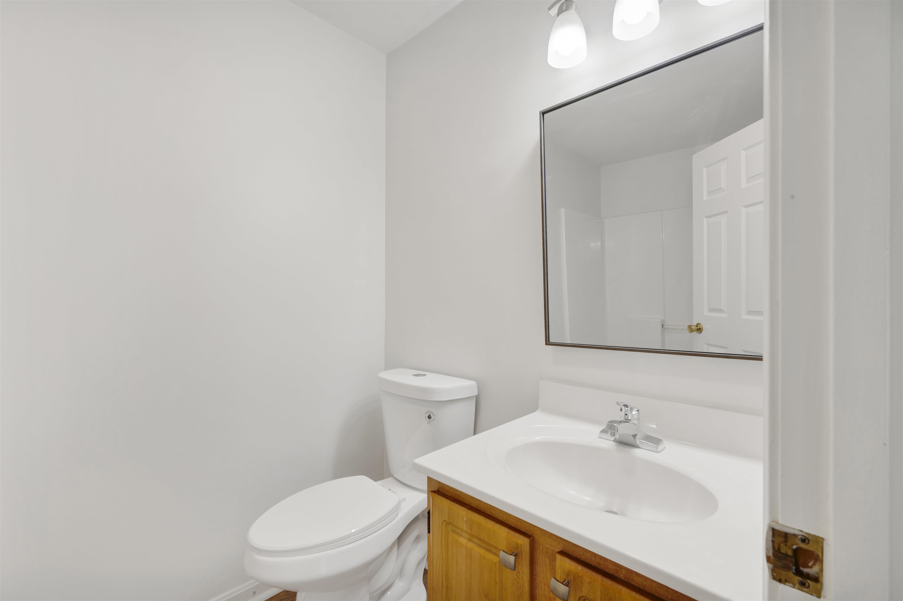 Fremont, New Hampshire 03044, United States, 9 Bedrooms Bedrooms, ,6 BathroomsBathrooms,Residential,Pending,128203