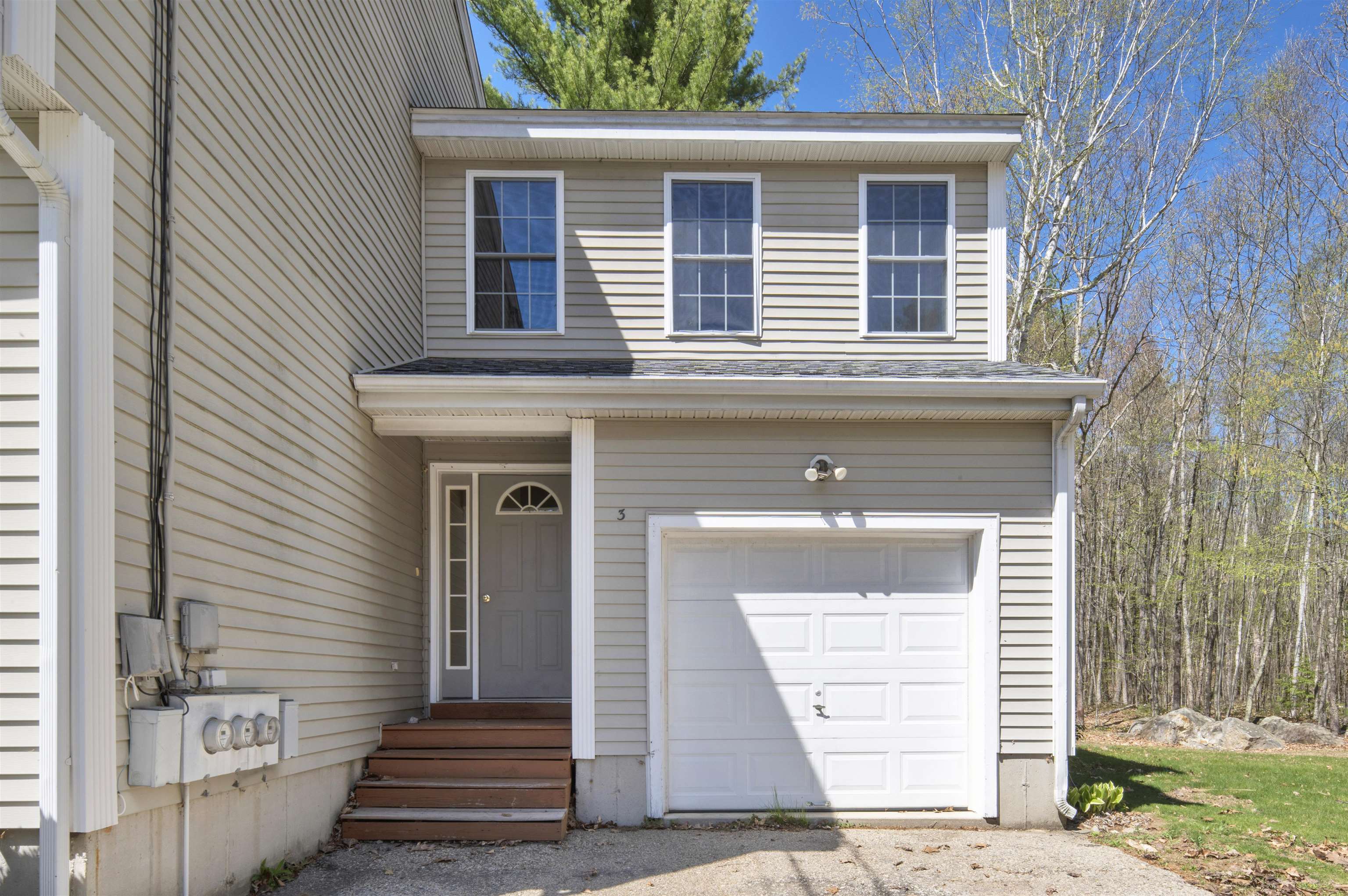 Fremont, New Hampshire 03044, United States, 9 Bedrooms Bedrooms, ,6 BathroomsBathrooms,Residential,Pending,128203