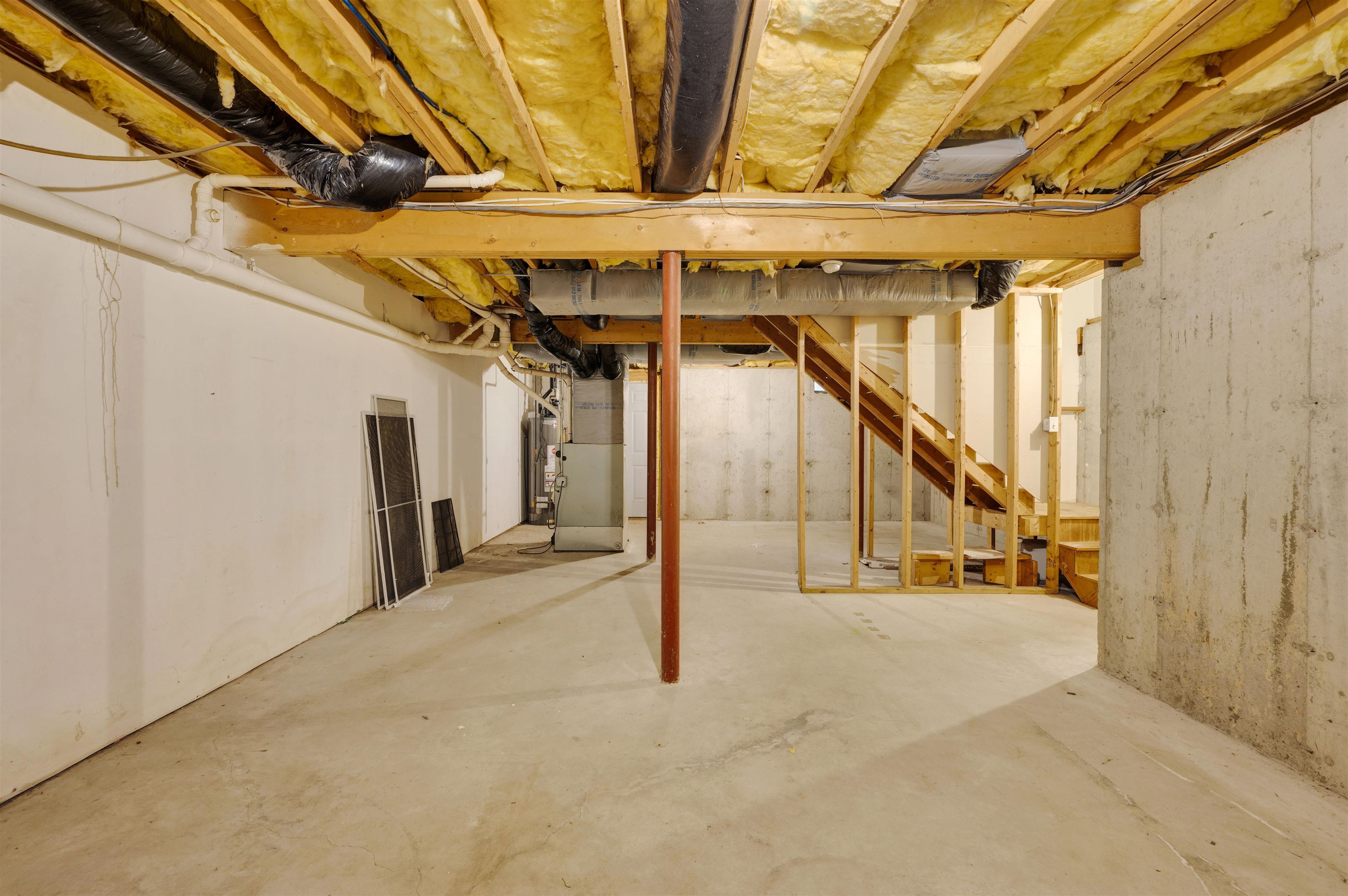 Fremont, New Hampshire 03044, United States, 9 Bedrooms Bedrooms, ,6 BathroomsBathrooms,Residential,Pending,128203