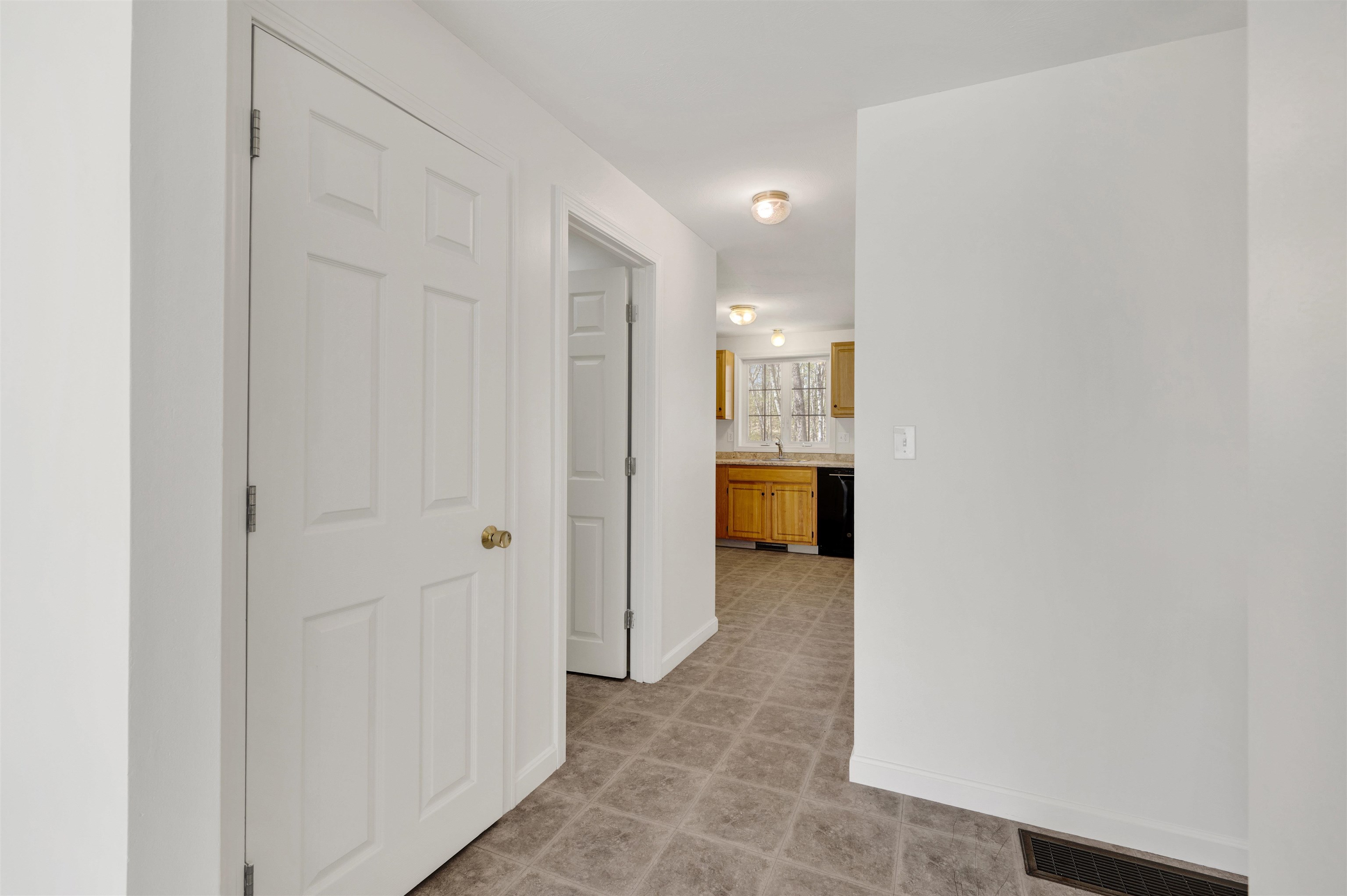 Fremont, New Hampshire 03044, United States, 9 Bedrooms Bedrooms, ,6 BathroomsBathrooms,Residential,Pending,128203