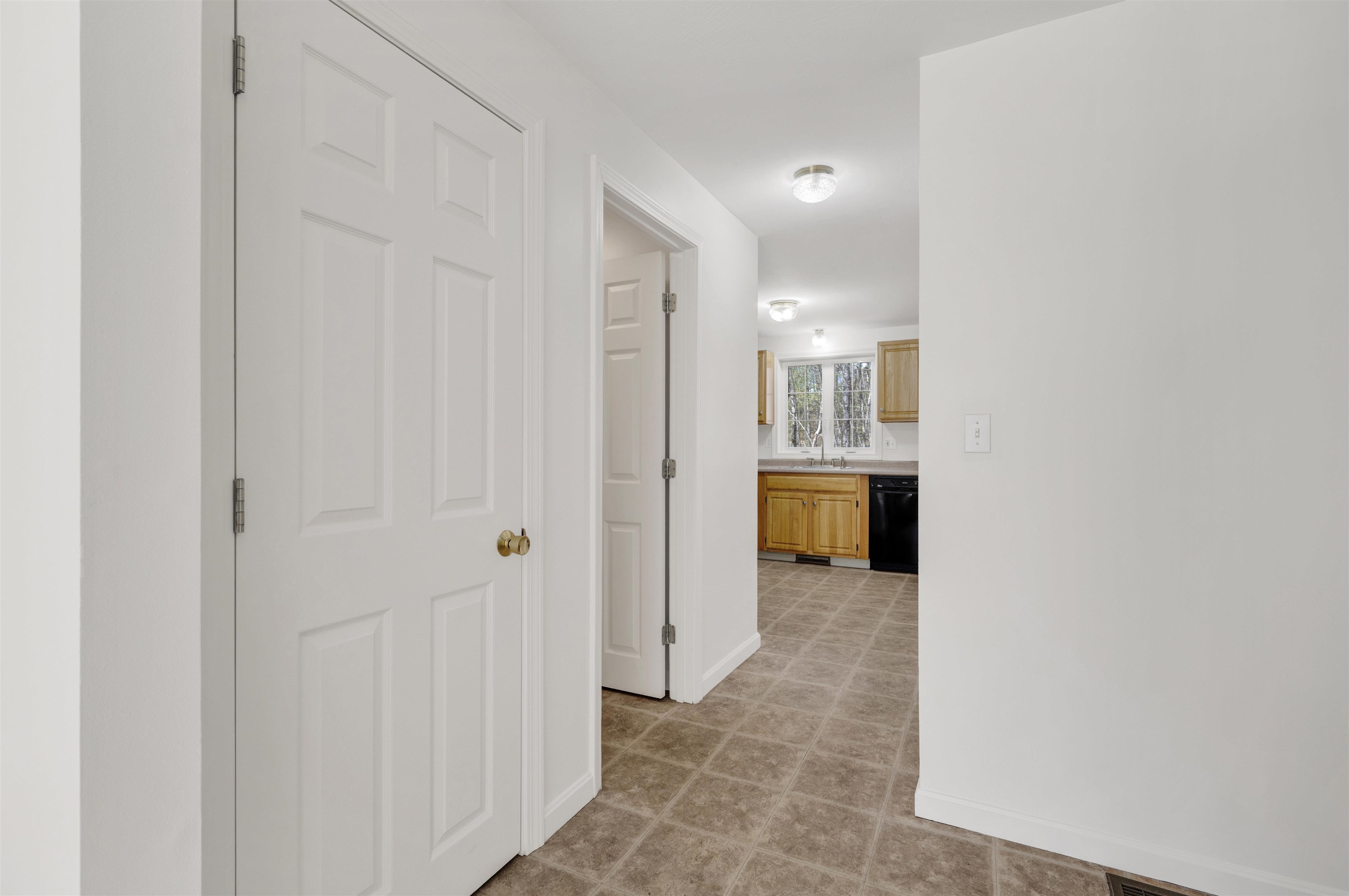 Fremont, New Hampshire 03044, United States, 9 Bedrooms Bedrooms, ,6 BathroomsBathrooms,Residential,Pending,128203