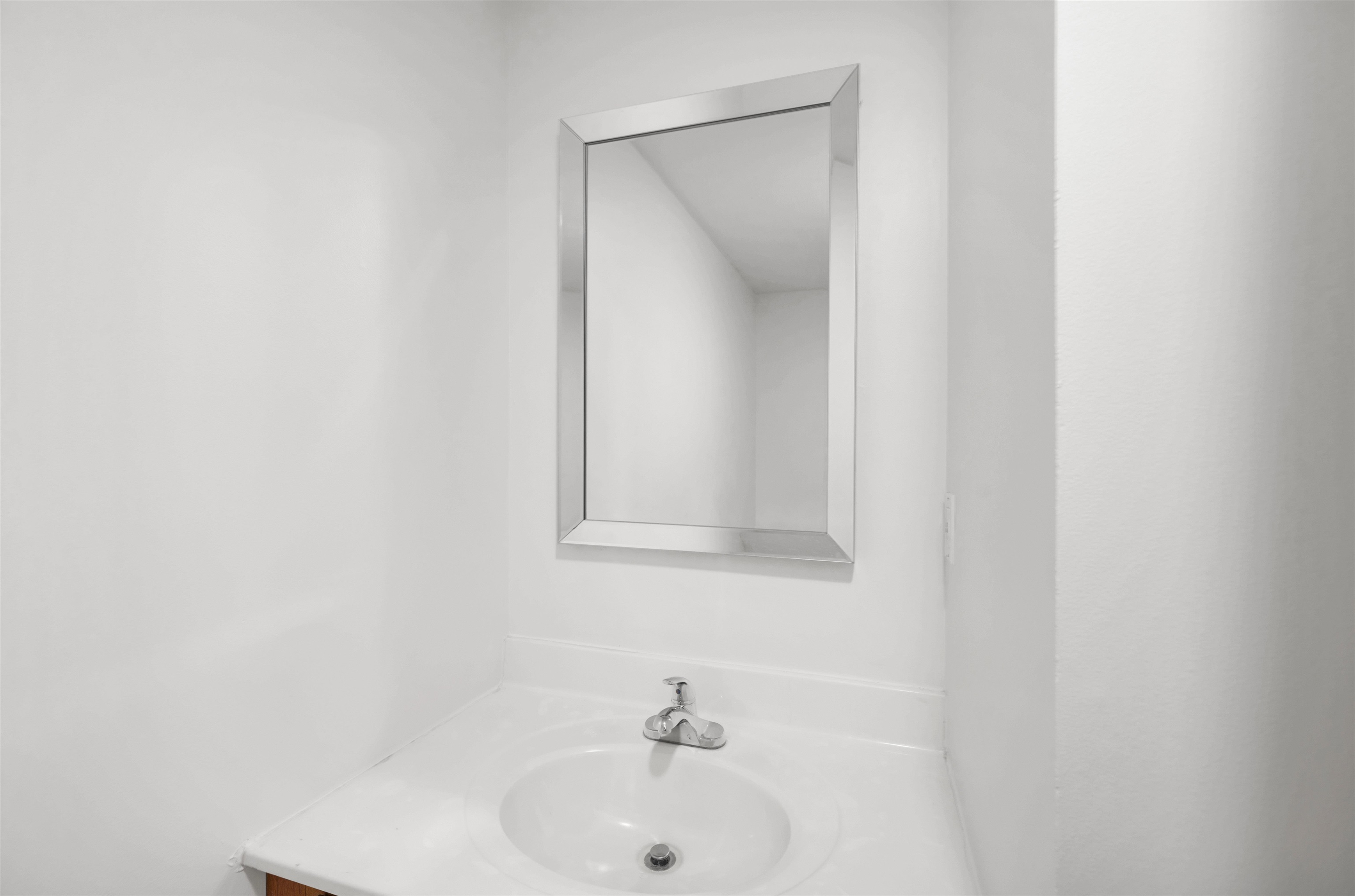 Fremont, New Hampshire 03044, United States, 9 Bedrooms Bedrooms, ,6 BathroomsBathrooms,Residential,Pending,128203