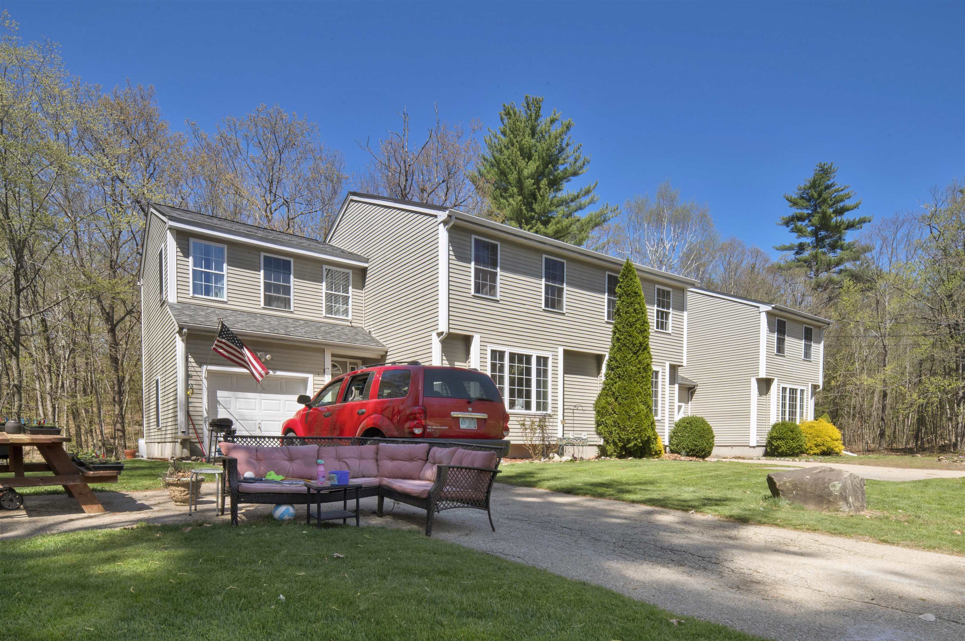Fremont, New Hampshire 03044, United States, 9 Bedrooms Bedrooms, ,6 BathroomsBathrooms,Residential,Pending,128203