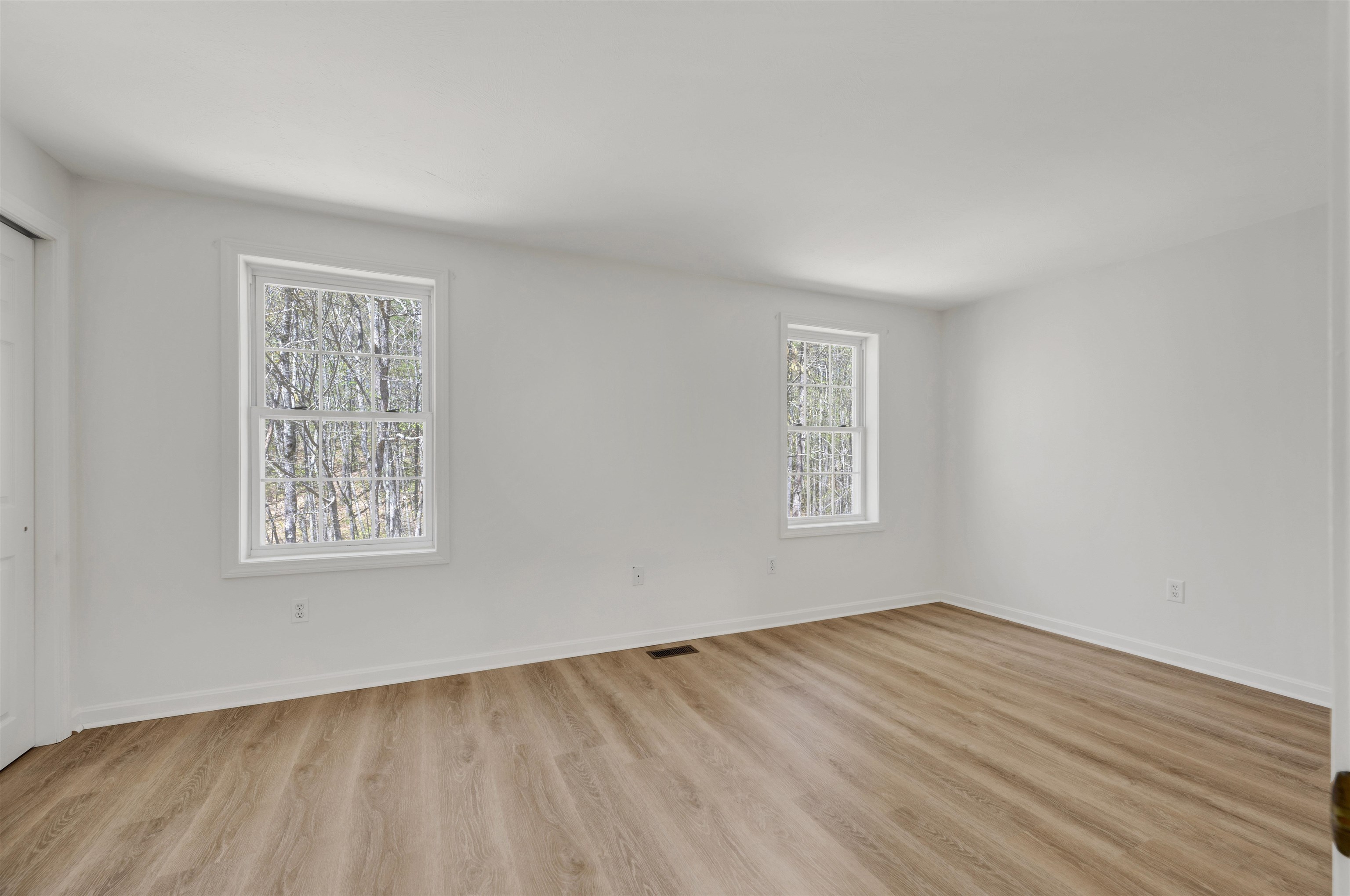 Fremont, New Hampshire 03044, United States, 9 Bedrooms Bedrooms, ,6 BathroomsBathrooms,Residential,Pending,128203