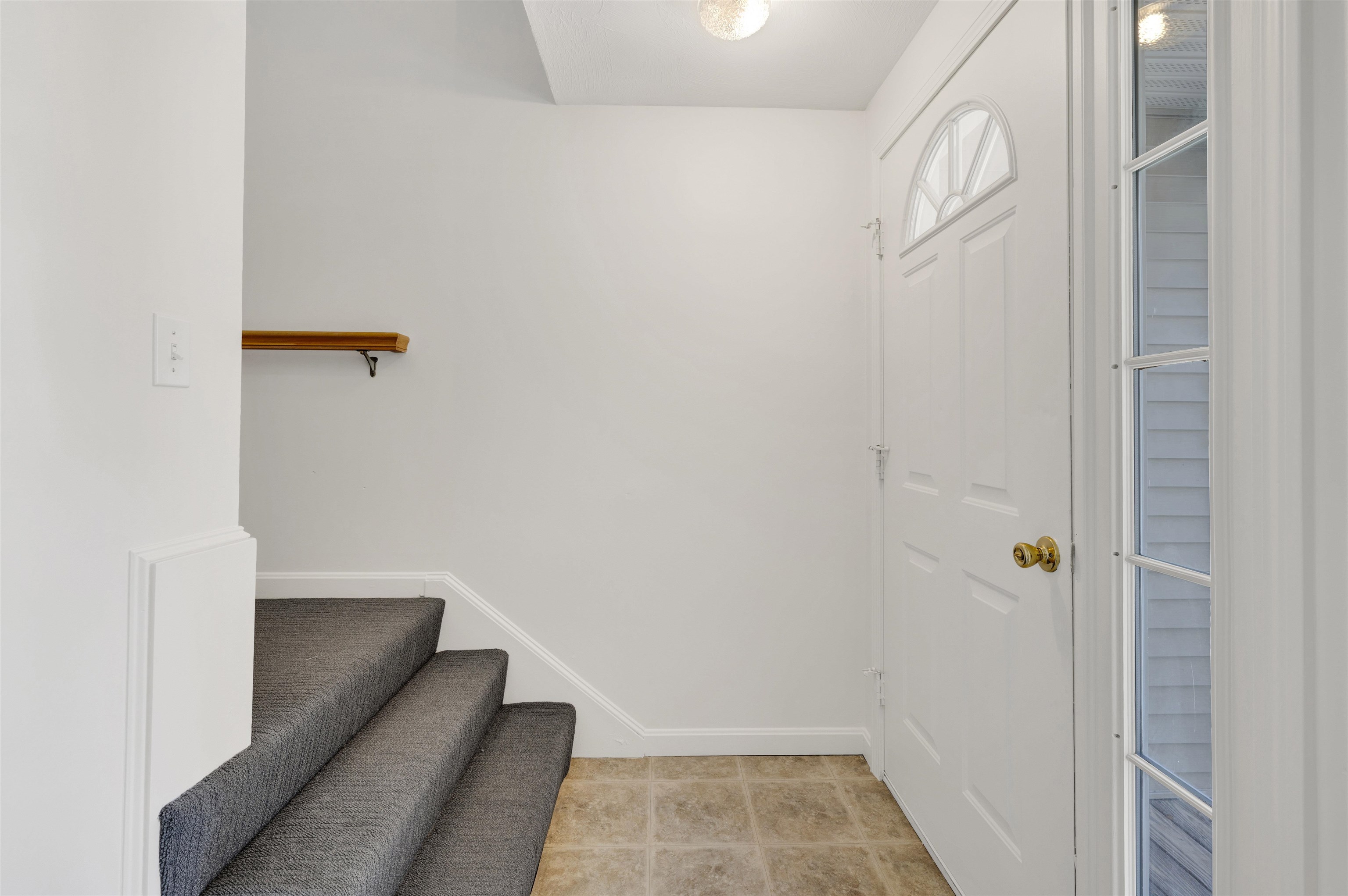 Fremont, New Hampshire 03044, United States, 9 Bedrooms Bedrooms, ,6 BathroomsBathrooms,Residential,Pending,128203