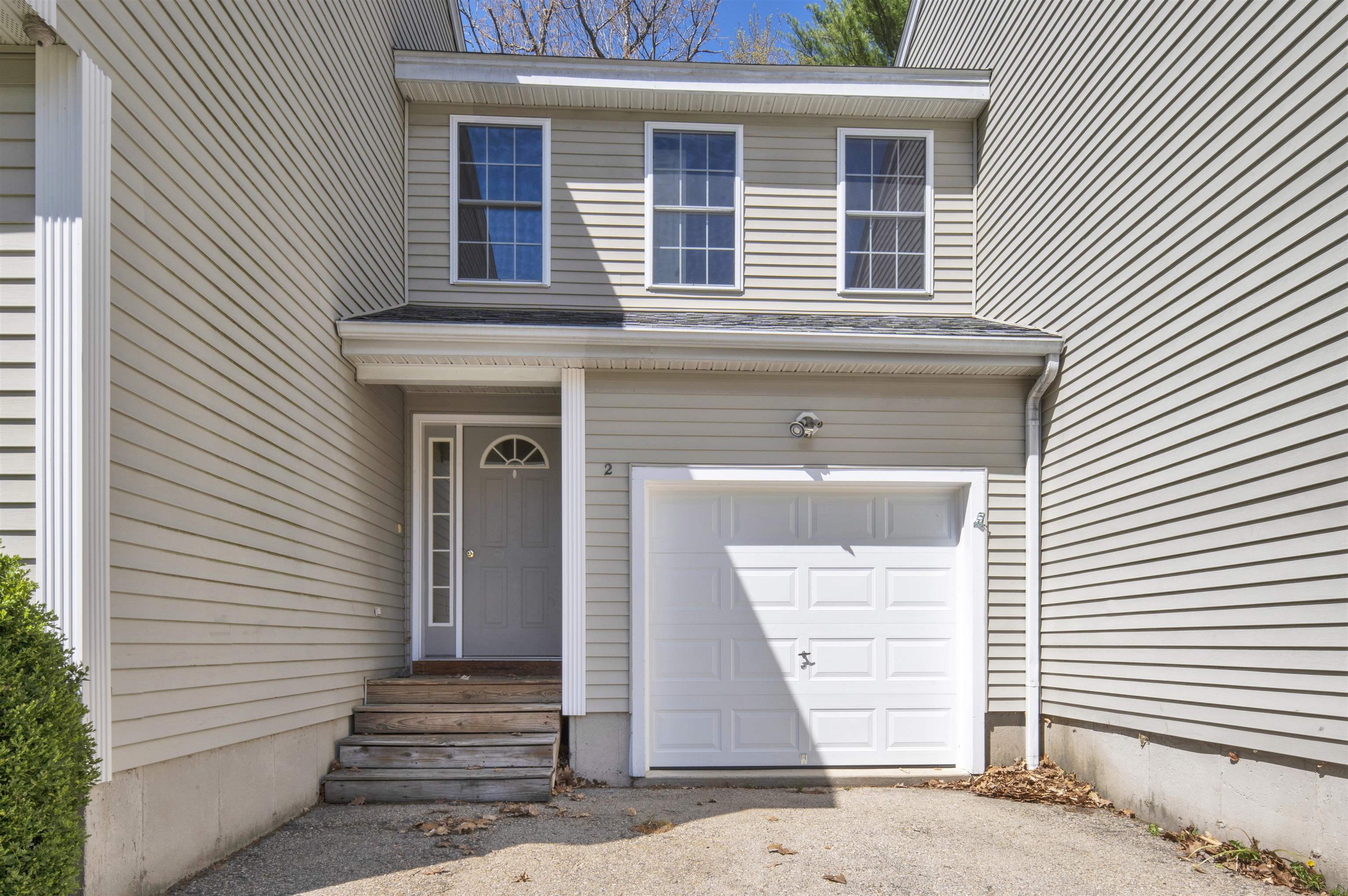 Fremont, New Hampshire 03044, United States, 9 Bedrooms Bedrooms, ,6 BathroomsBathrooms,Residential,Pending,128203