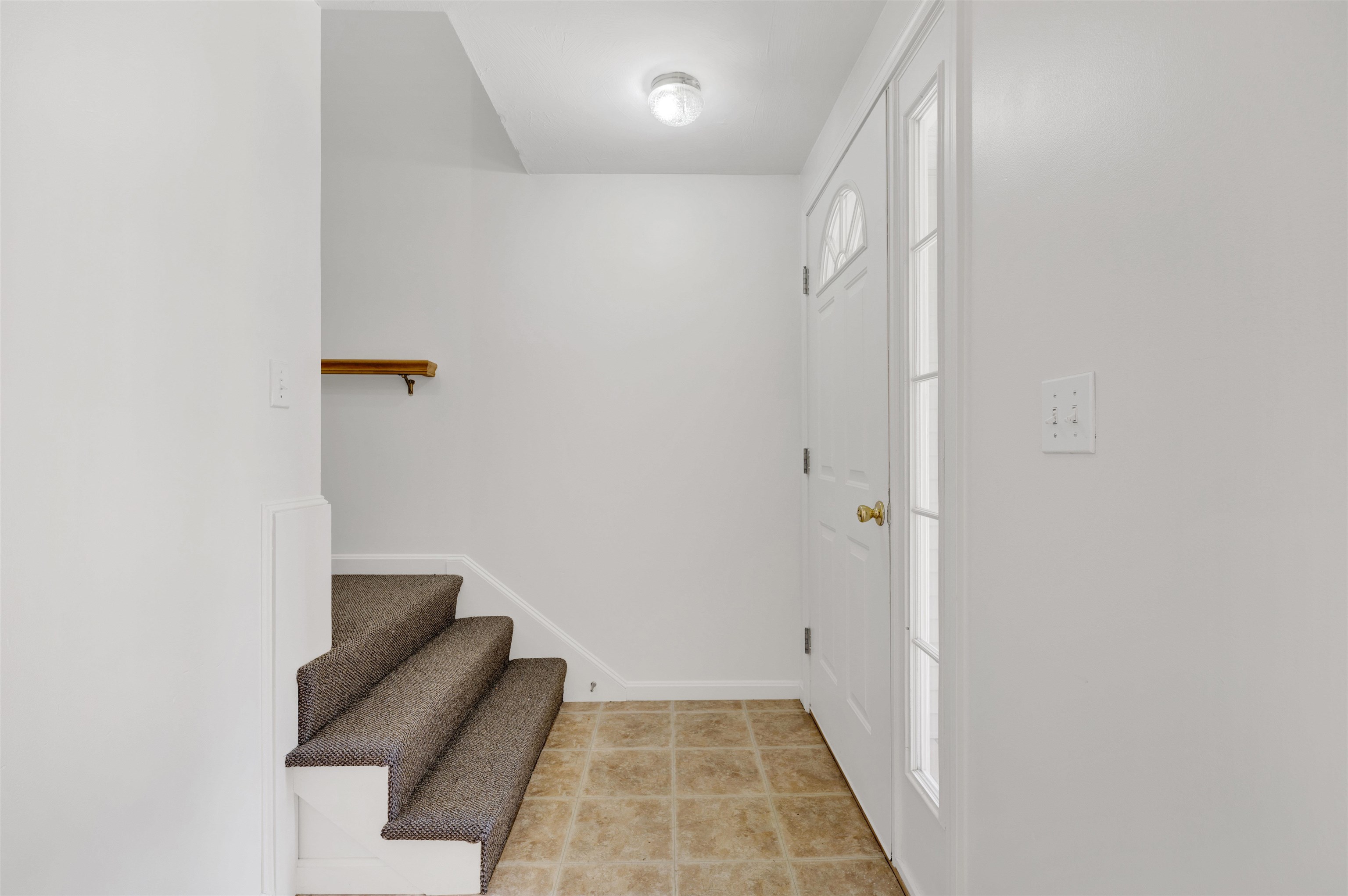 Fremont, New Hampshire 03044, United States, 9 Bedrooms Bedrooms, ,6 BathroomsBathrooms,Residential,Pending,128203