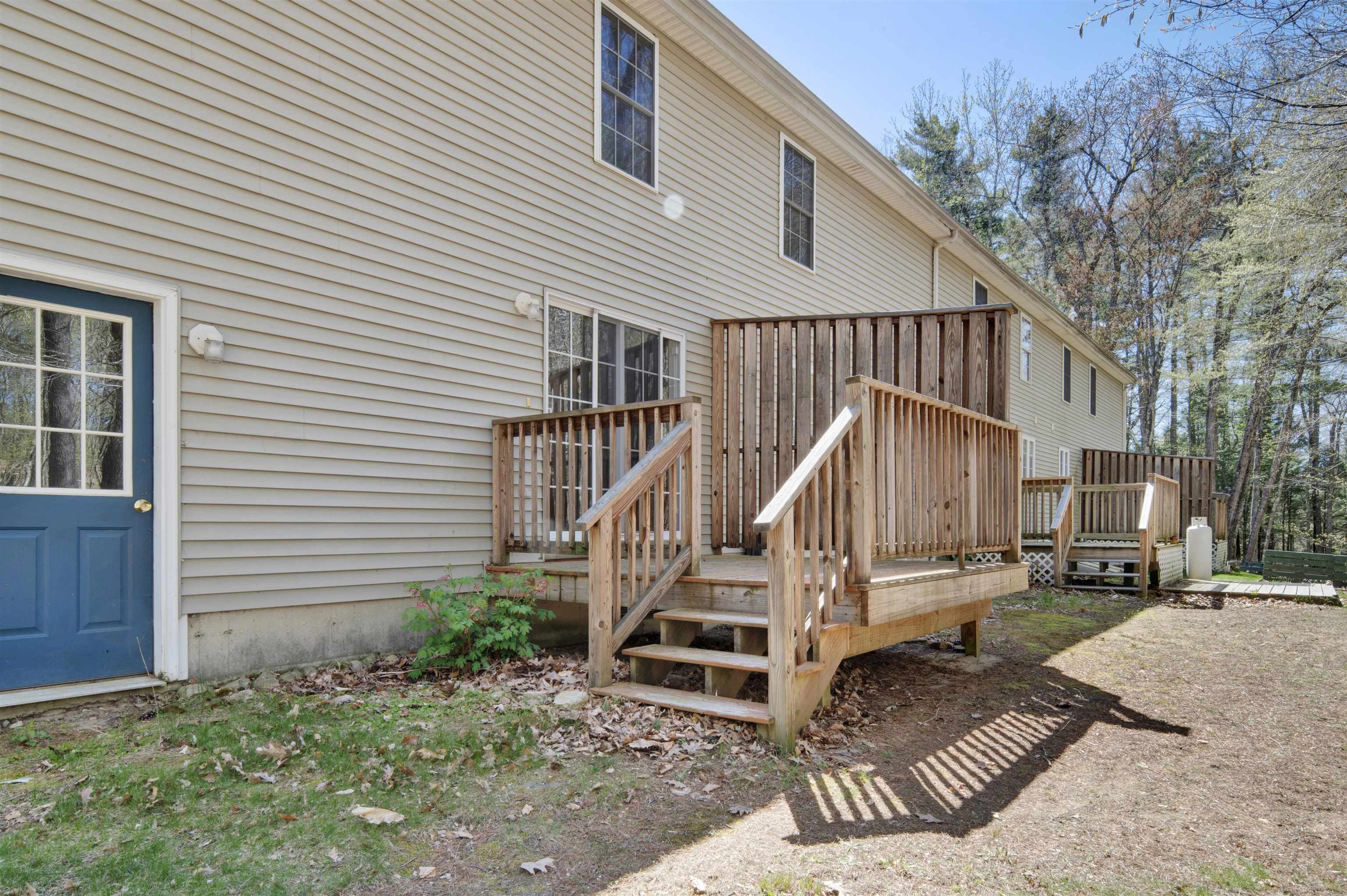Fremont, New Hampshire 03044, United States, 9 Bedrooms Bedrooms, ,6 BathroomsBathrooms,Residential,Pending,128203