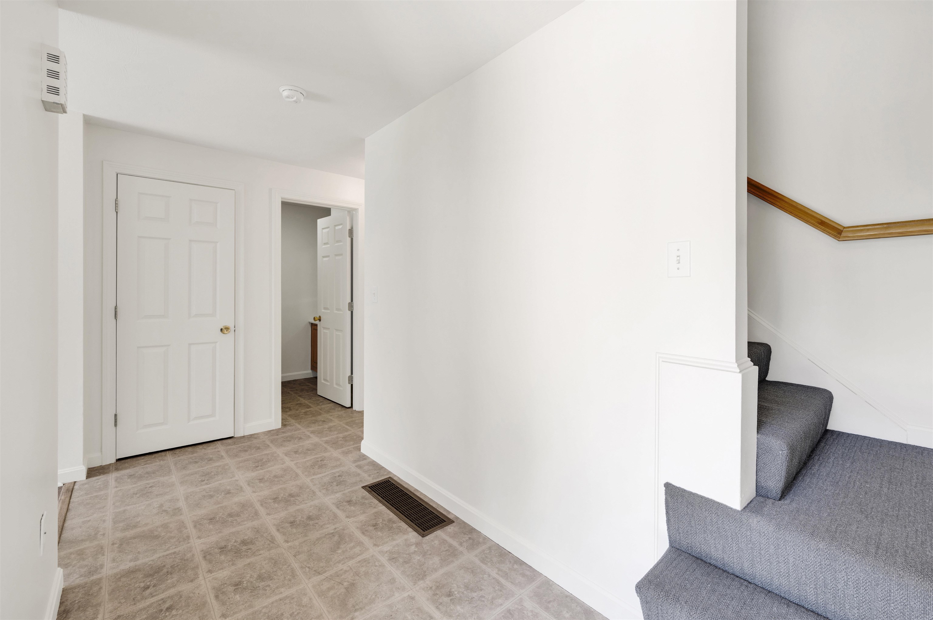 Fremont, New Hampshire 03044, United States, 9 Bedrooms Bedrooms, ,6 BathroomsBathrooms,Residential,Pending,128203