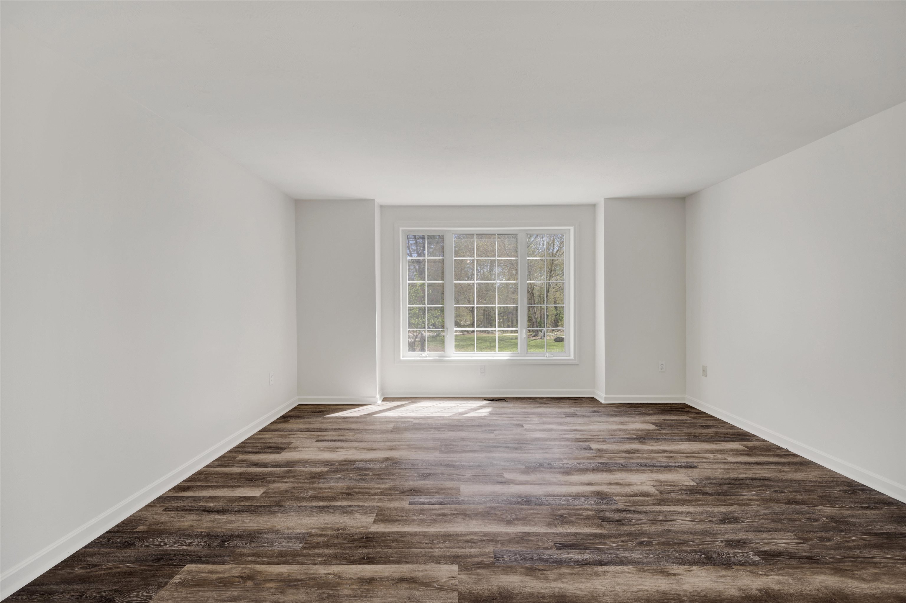 Fremont, New Hampshire 03044, United States, 9 Bedrooms Bedrooms, ,6 BathroomsBathrooms,Residential,Pending,128203