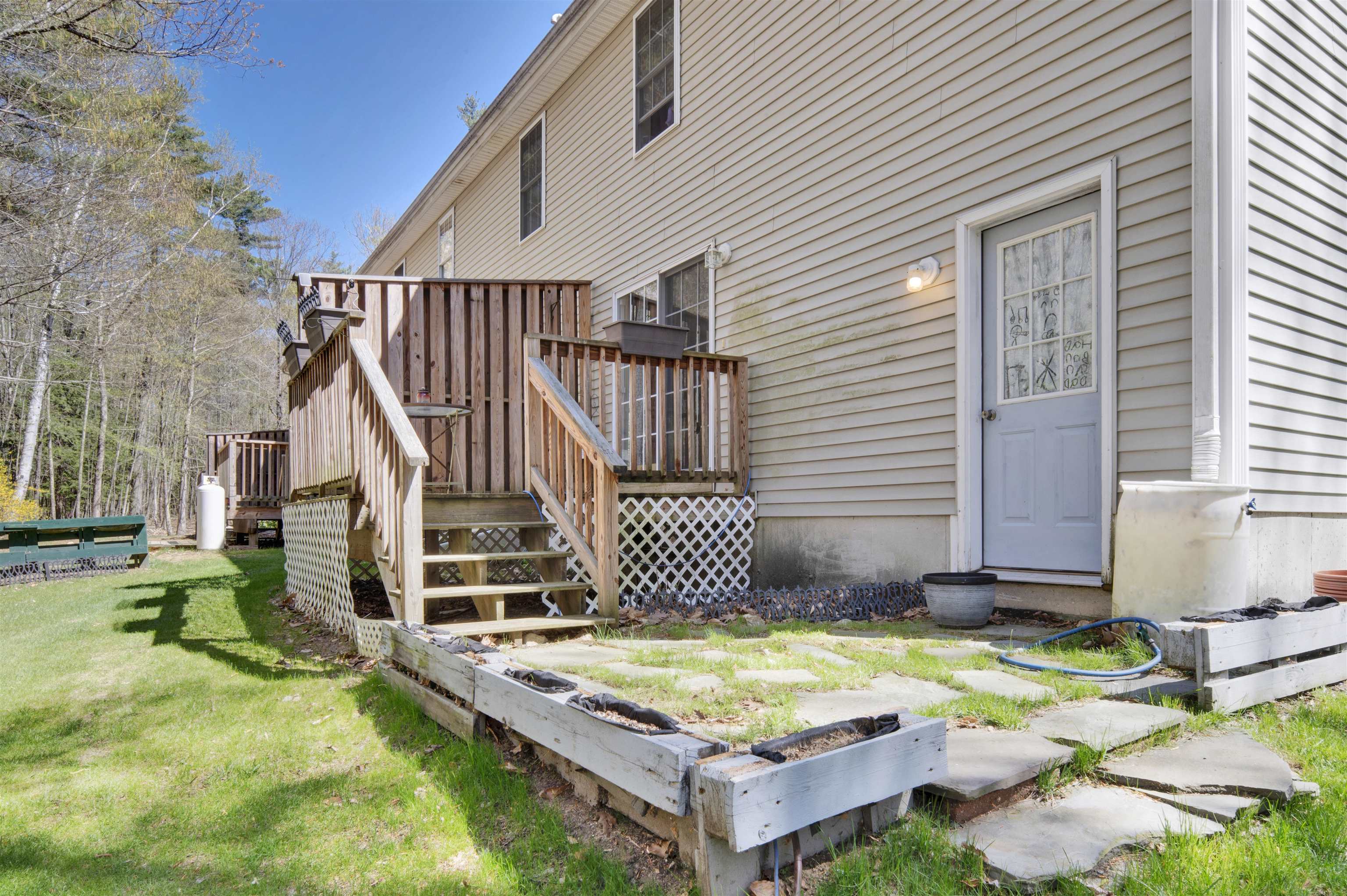 Fremont, New Hampshire 03044, United States, 9 Bedrooms Bedrooms, ,6 BathroomsBathrooms,Residential,Pending,128203