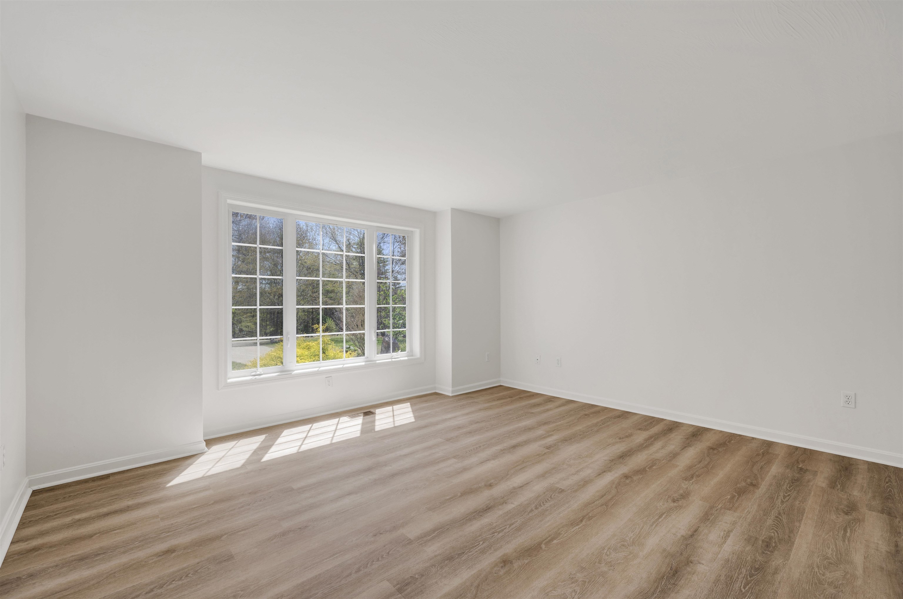 Fremont, New Hampshire 03044, United States, 9 Bedrooms Bedrooms, ,6 BathroomsBathrooms,Residential,Pending,128203