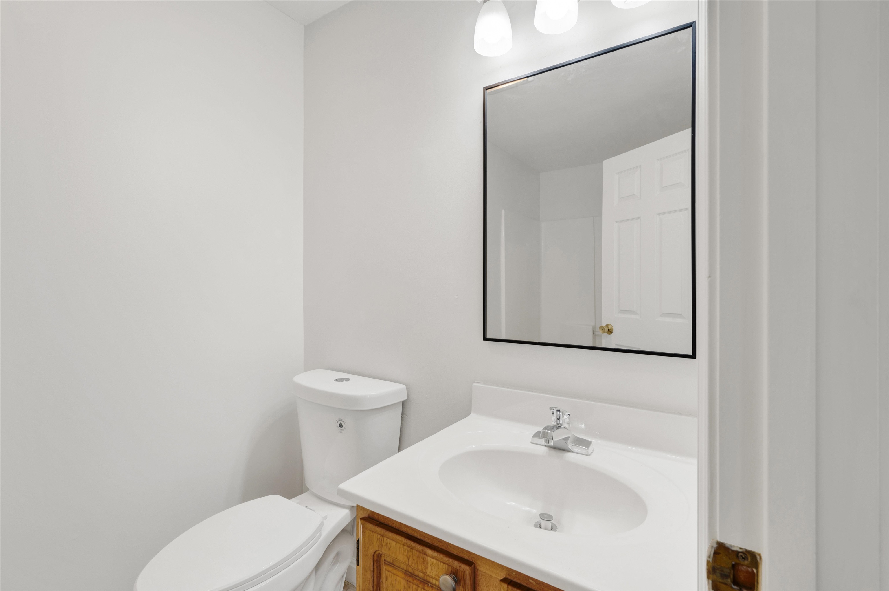 Fremont, New Hampshire 03044, United States, 9 Bedrooms Bedrooms, ,6 BathroomsBathrooms,Residential,Pending,128203