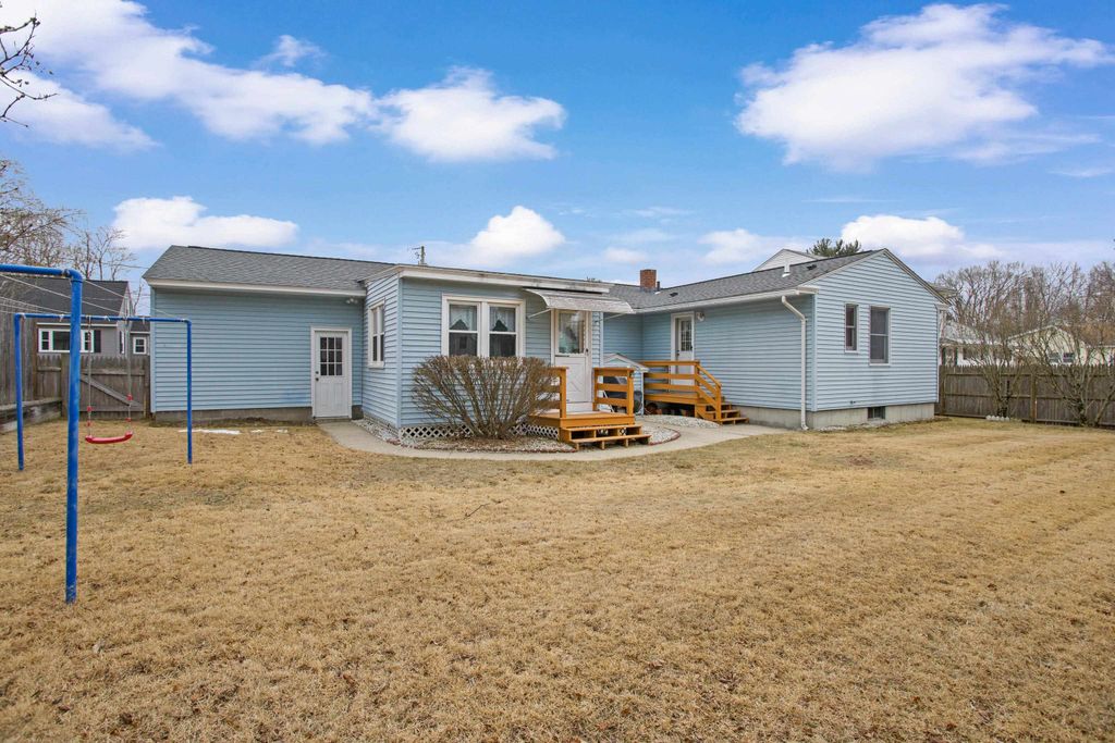 Photo of 30 Cliff Street, Manchester, NH 03103 (MLS # 5080472)