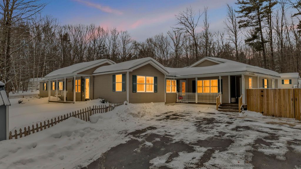 Photo of 28 Stacy Drive, Rochester, NH 03867 (MLS # 5077936)