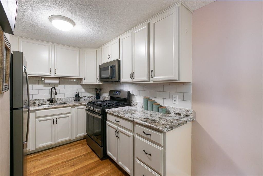 Photo of 8 Lancelot Court #27, Salem, NH 03079 (MLS # 5089248)