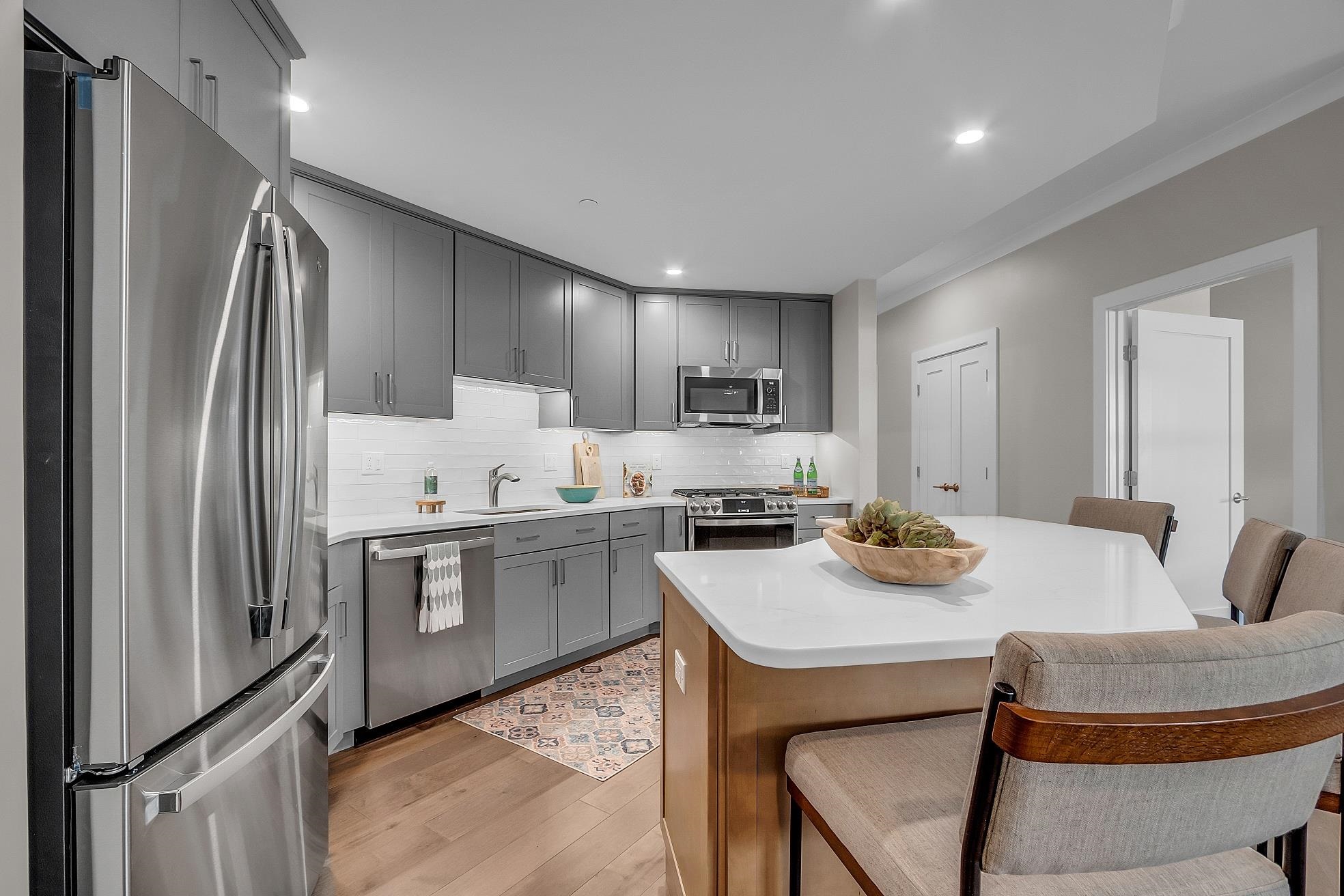 55 Pointe Place #201