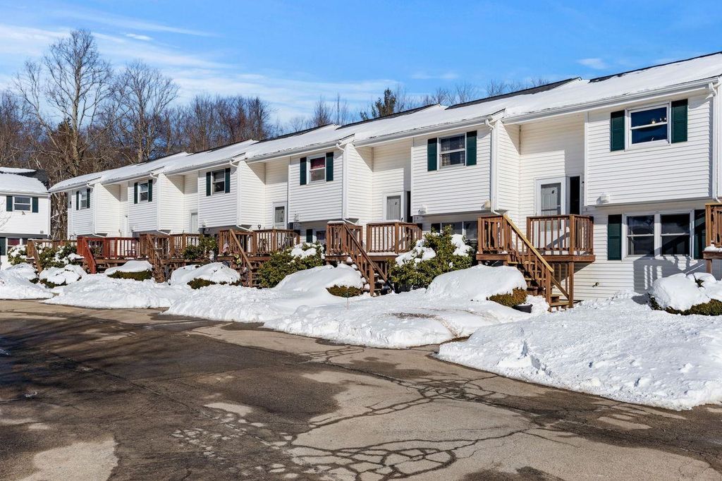 Photo of 879 Mammoth Road #6, Manchester, NH 03104 (MLS # 5077551)