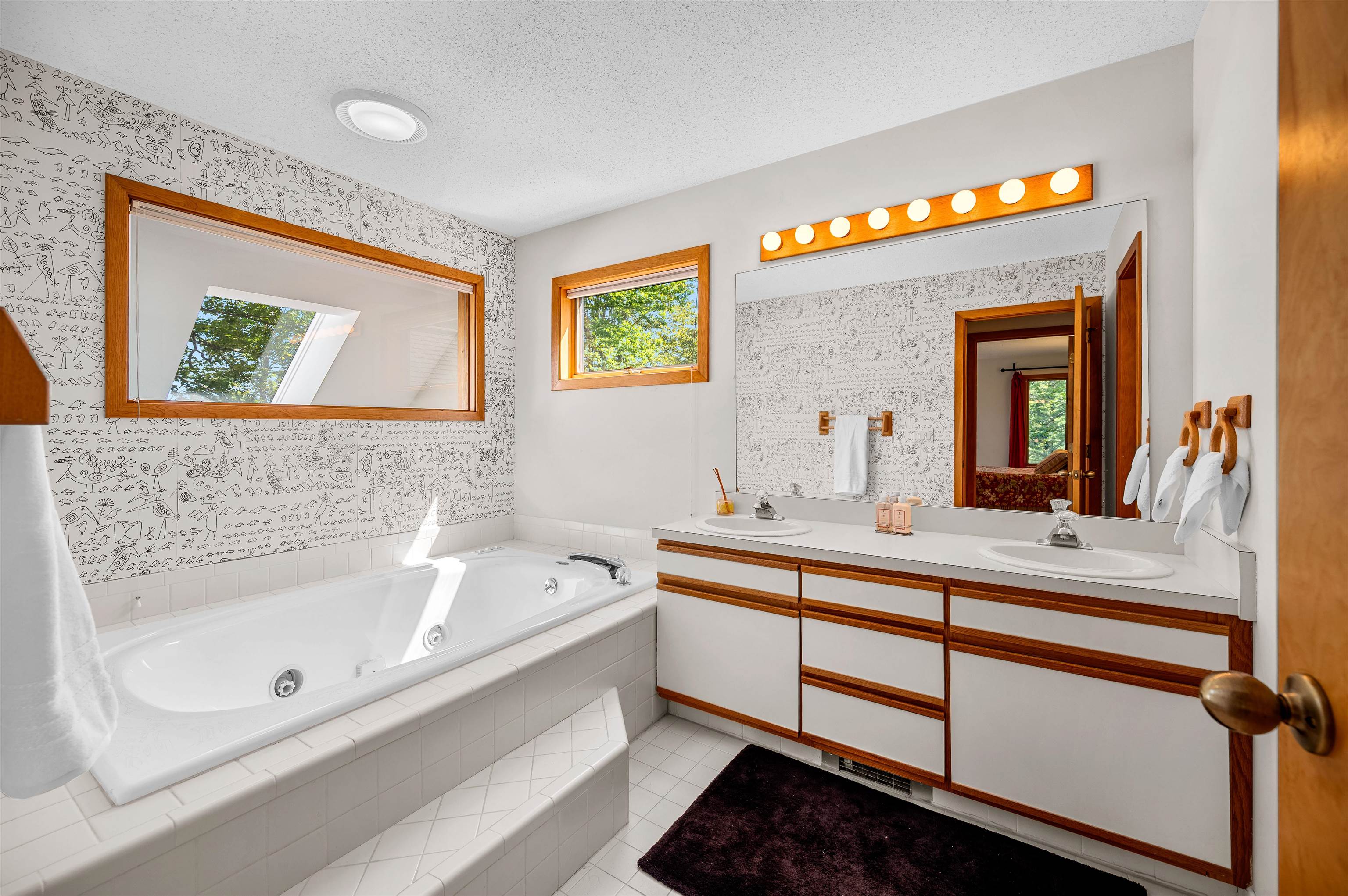 Stowe, Vermont 05672, United States, 3 Bedrooms Bedrooms, ,4 BathroomsBathrooms,Residential,Active,205384