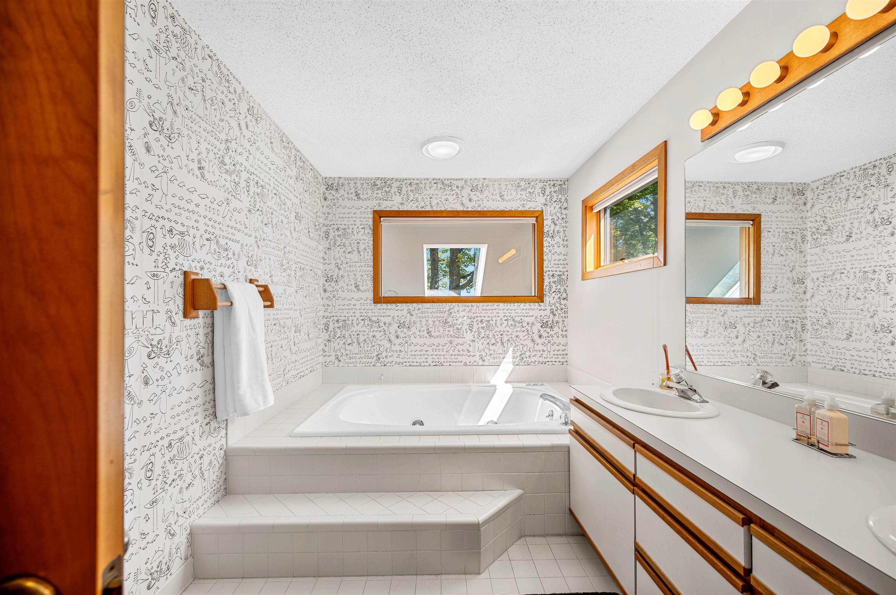 Stowe, Vermont 05672, United States, 3 Bedrooms Bedrooms, ,4 BathroomsBathrooms,Residential,Active,205384