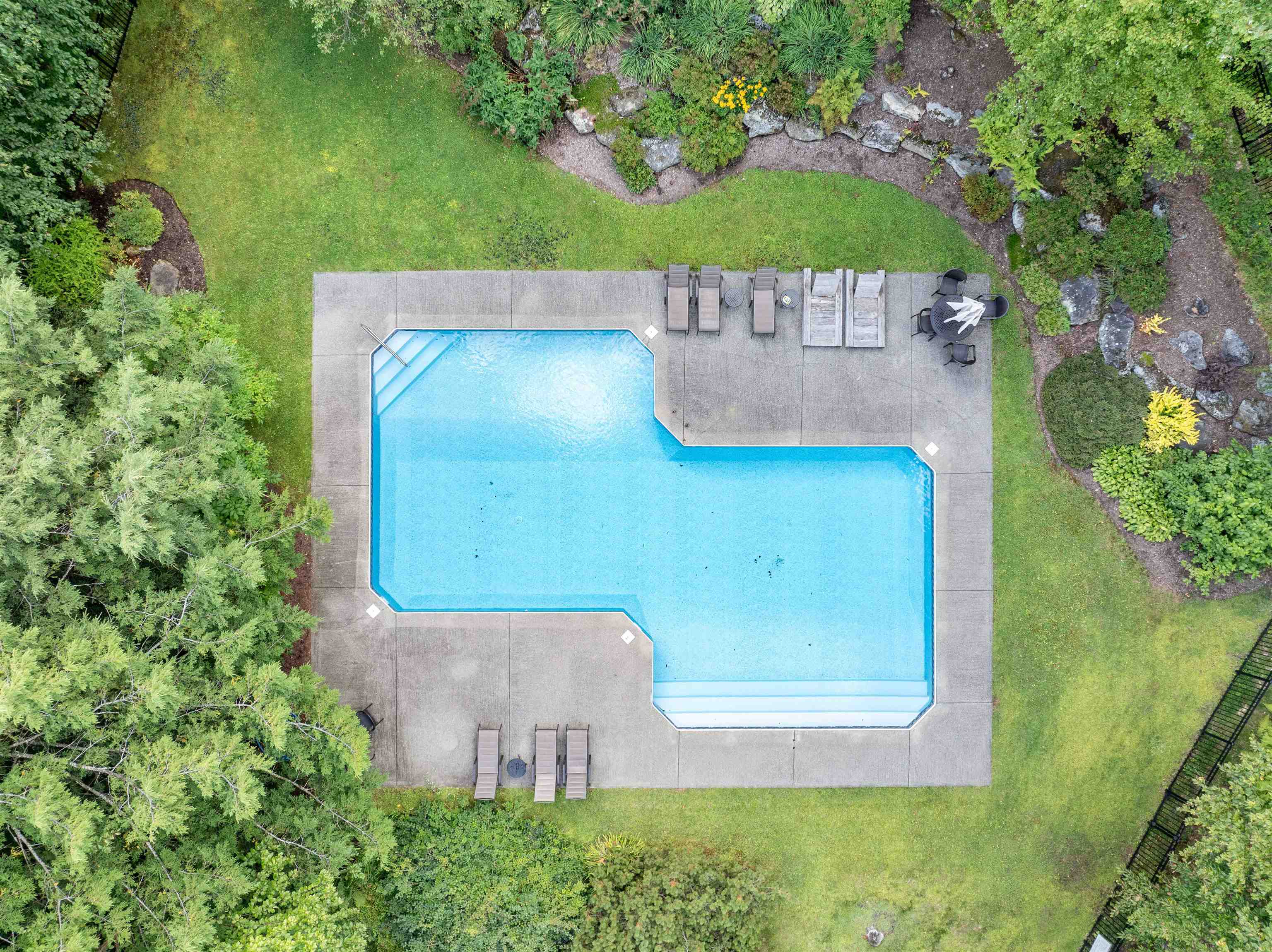 Stowe, Vermont 05672, United States, 3 Bedrooms Bedrooms, ,4 BathroomsBathrooms,Residential,Active,205384