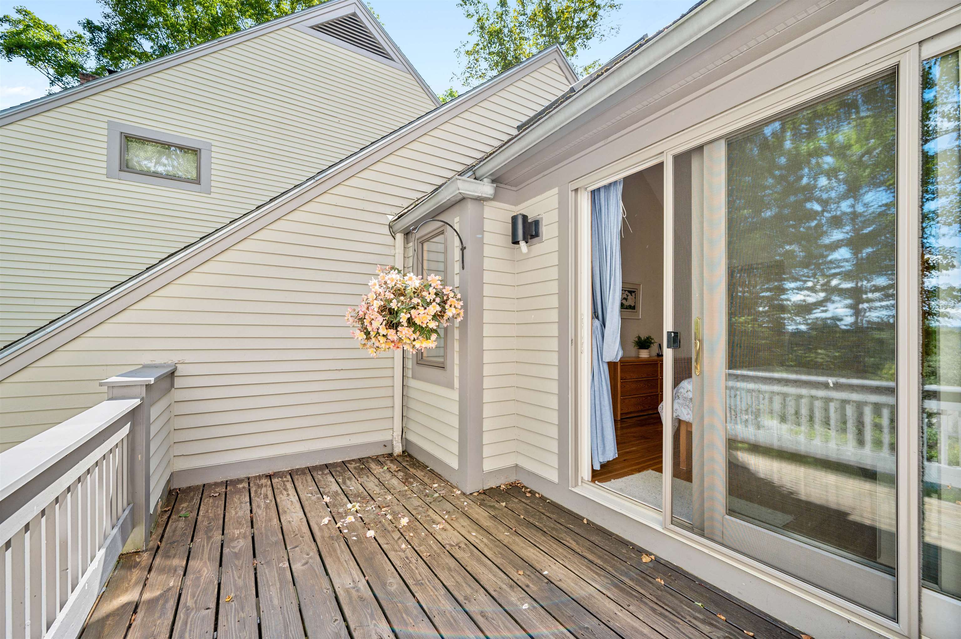 Stowe, Vermont 05672, United States, 3 Bedrooms Bedrooms, ,4 BathroomsBathrooms,Residential,Active,205384