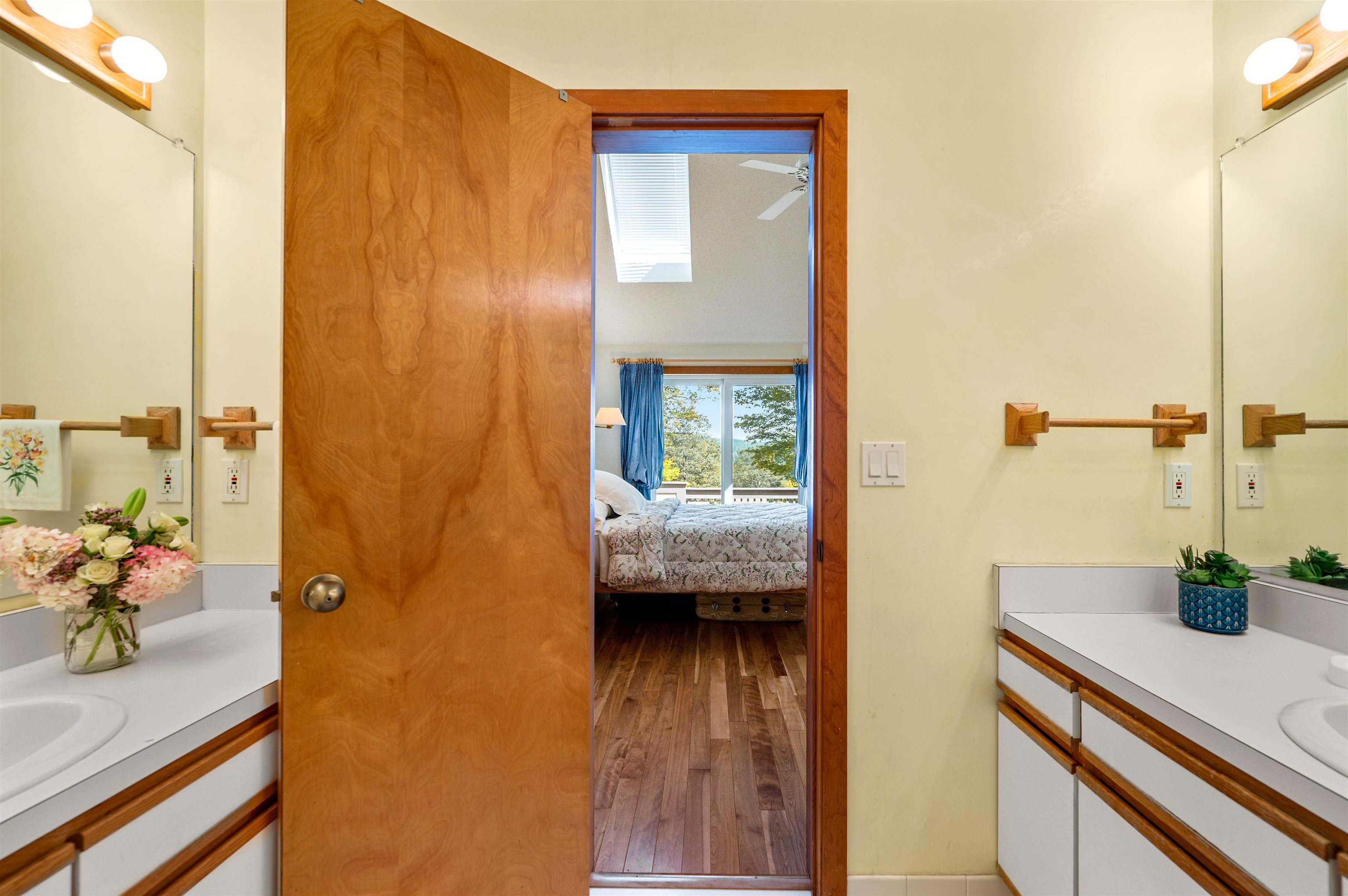 Stowe, Vermont 05672, United States, 3 Bedrooms Bedrooms, ,4 BathroomsBathrooms,Residential,Active,205384