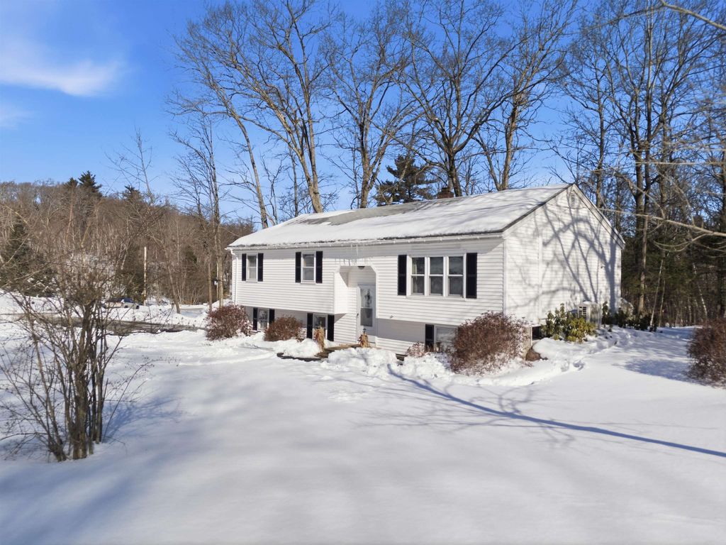 Photo of 15 Joanne Drive, Hooksett, NH 03106 (MLS # 5076737)