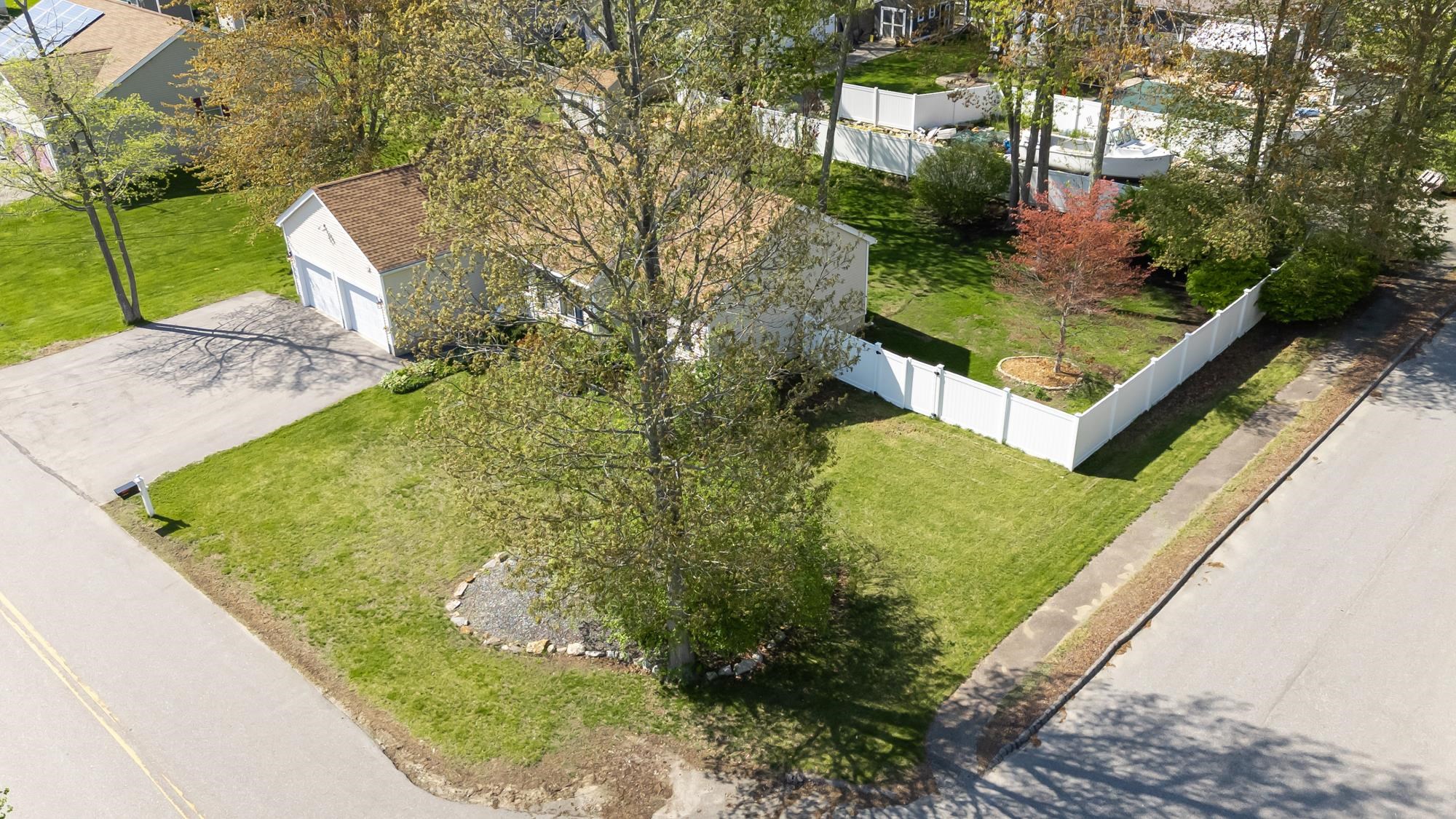 2 Greenleaf Drive