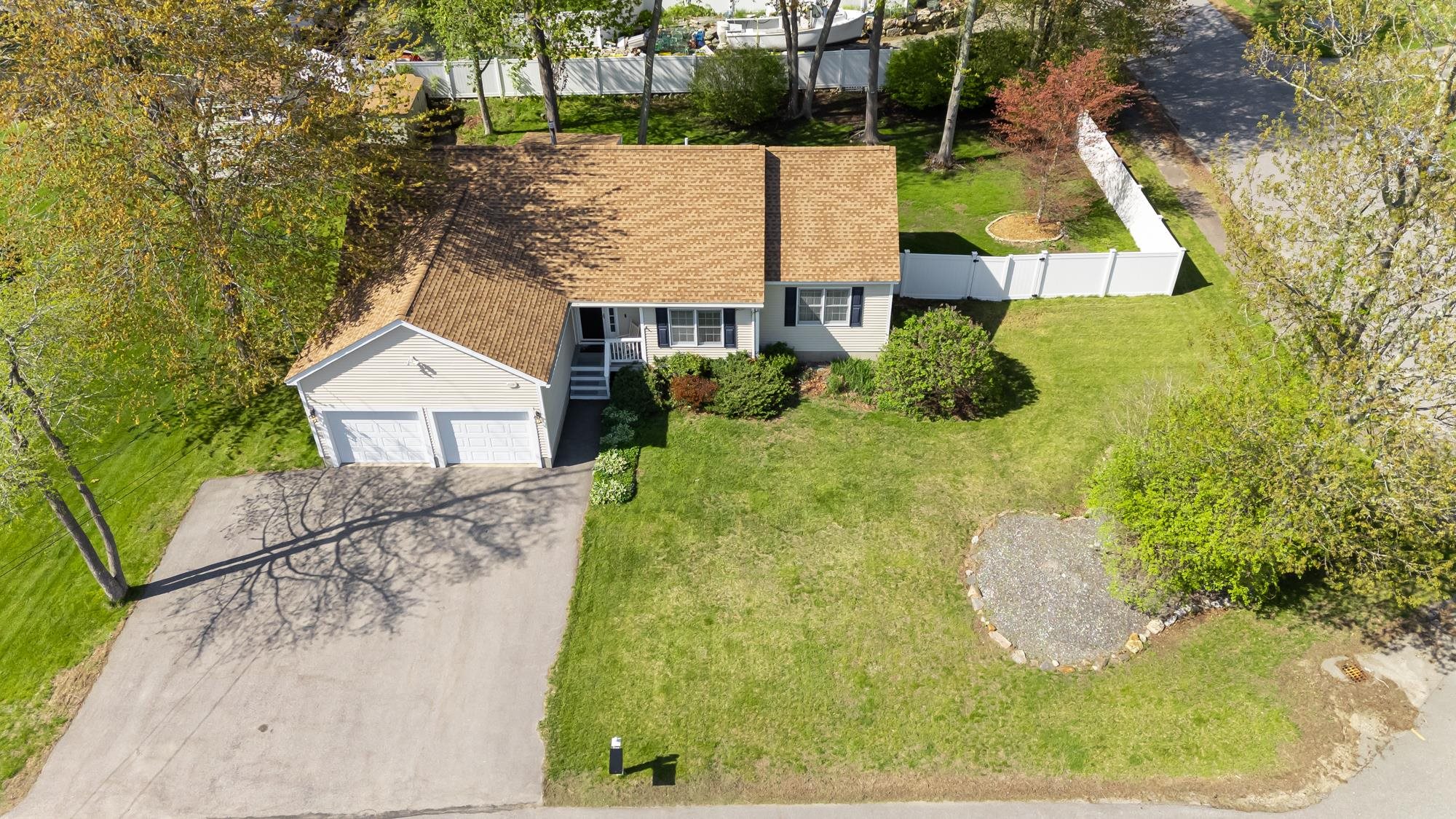 2 Greenleaf Drive
