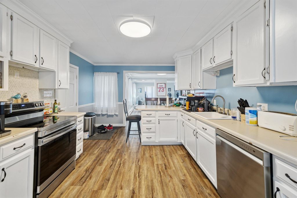 Photo of 429 Cartier Street, Manchester, NH 03102 (MLS # 5067372)