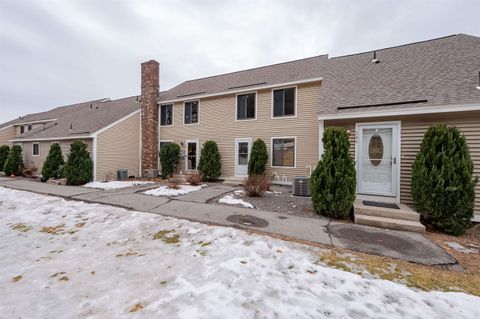 145 Canterbury Lane Londonderry NH 03053