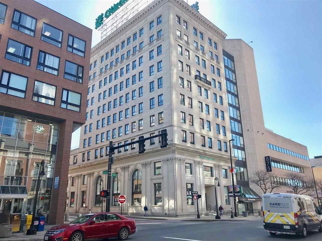 Photo of 875 Elm Street #402, Manchester, NH 03101 (MLS # 5083710)