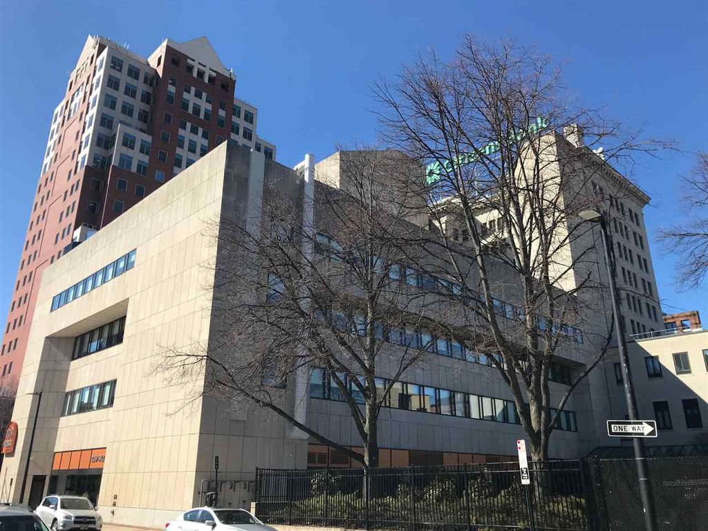 Photo of 875 Elm Street #402, Manchester, NH 03101 (MLS # 5083710)