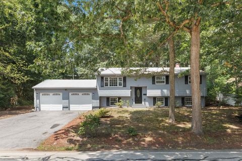 27 New Searles Road Nashua NH 03060