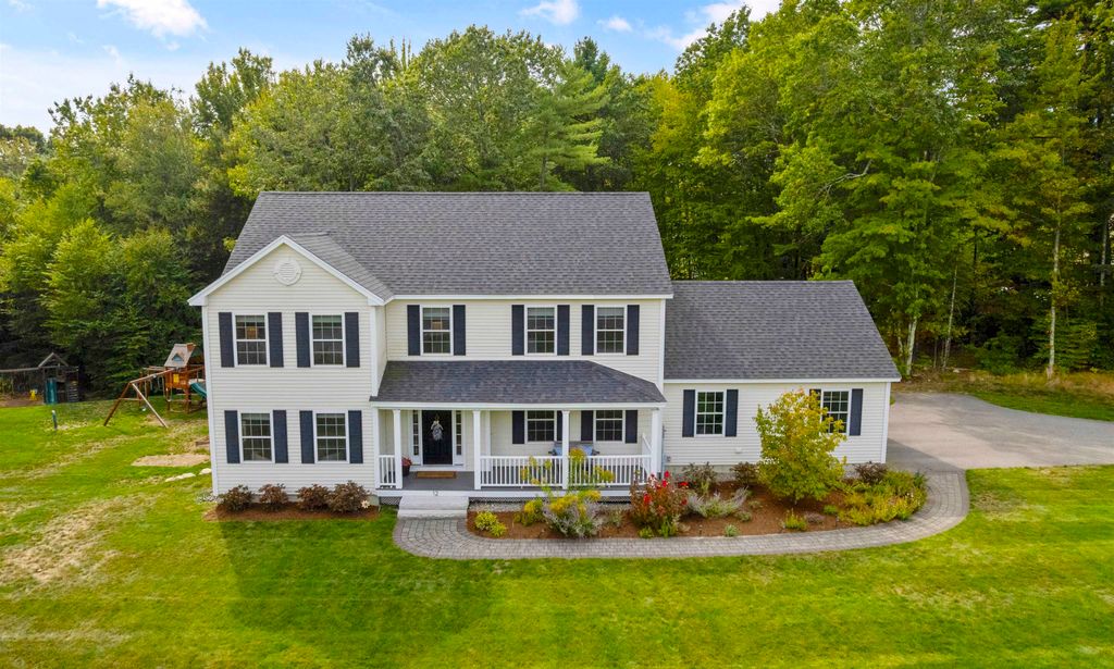 Photo of 12 Walnut Hill Drive, Hooksett, NH 03106 (MLS # 5062127)